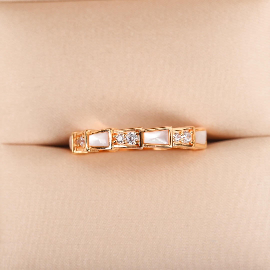 Bulgari Serpenti series mother-of-pearl diamond ring