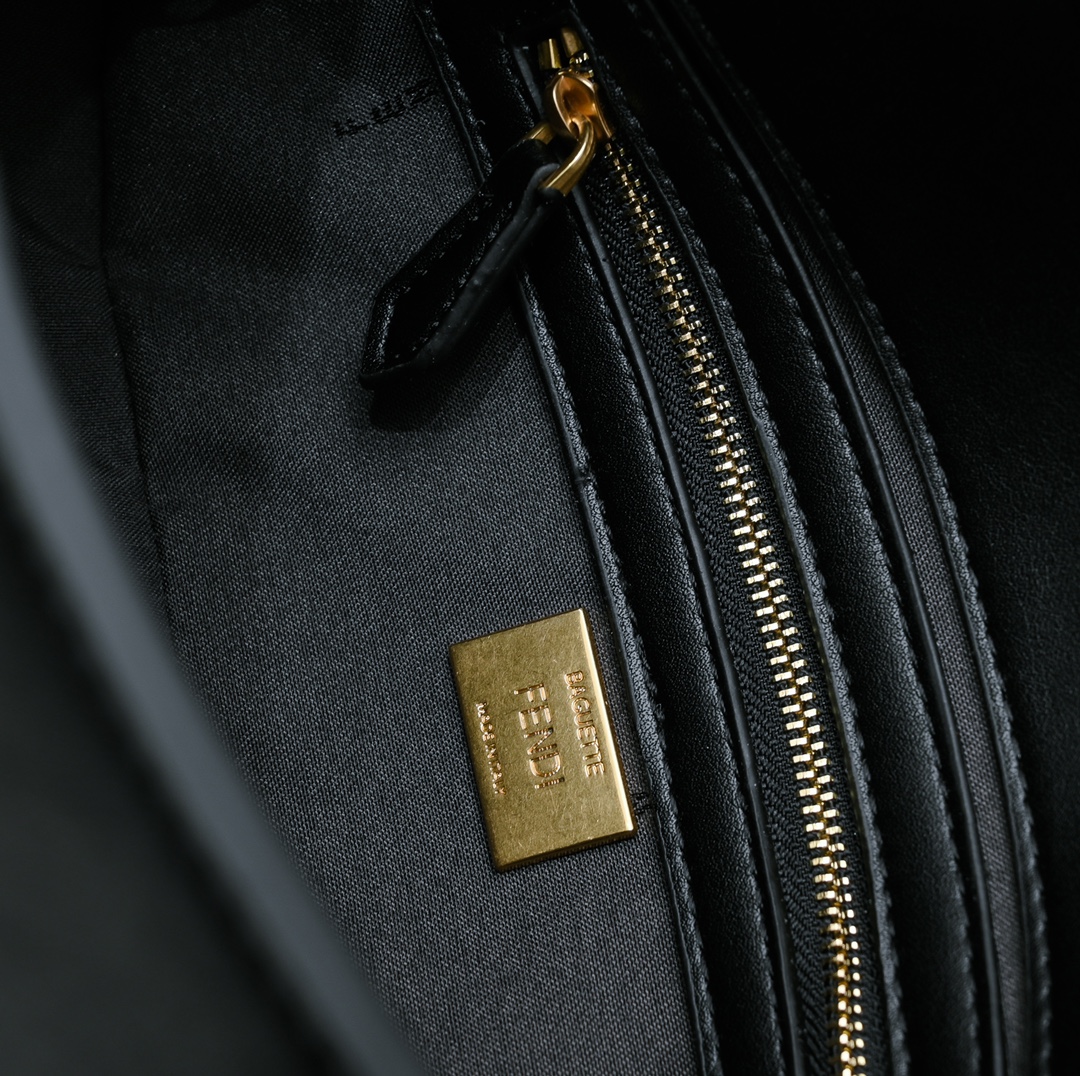 FENDI BAGUETTE handbag 6809