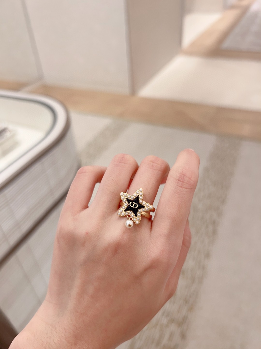 Dior black five-pointed star ring