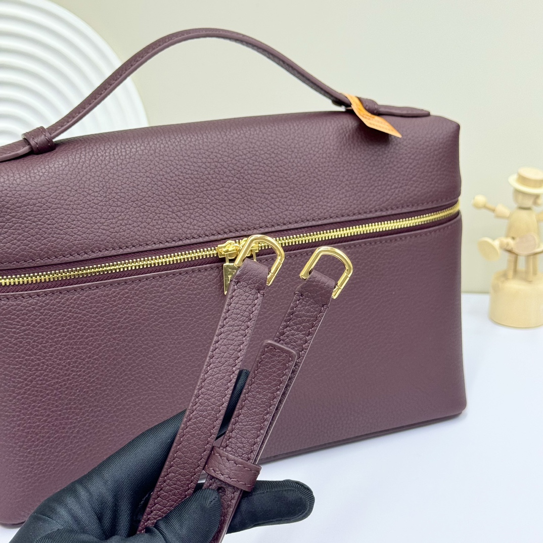 Loro Piana Extra poet L27 Clutch FAI8511