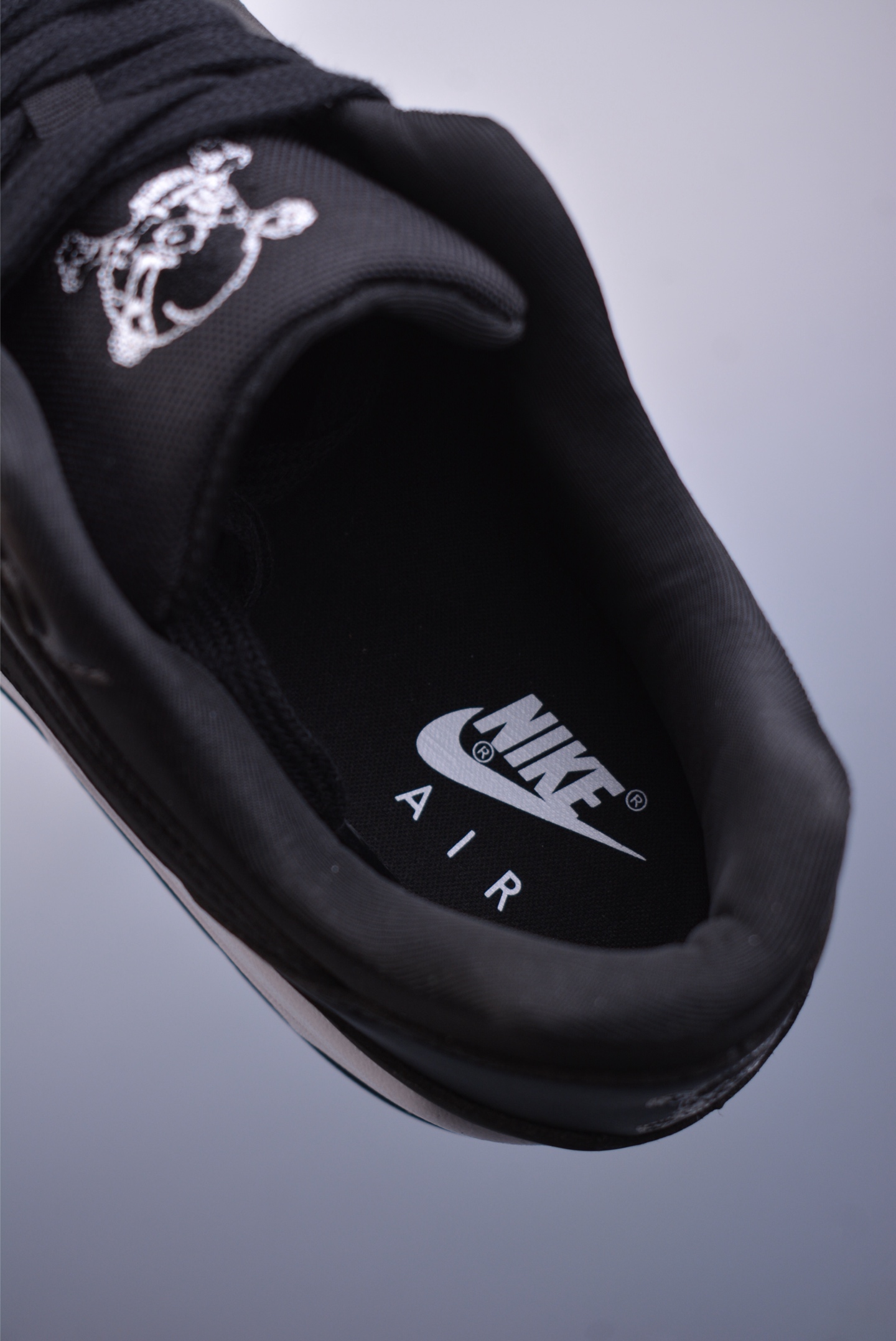 Nike Air Max 1 Rebel Skulls 87 Original Series Running Shoes Black and White 875844-001