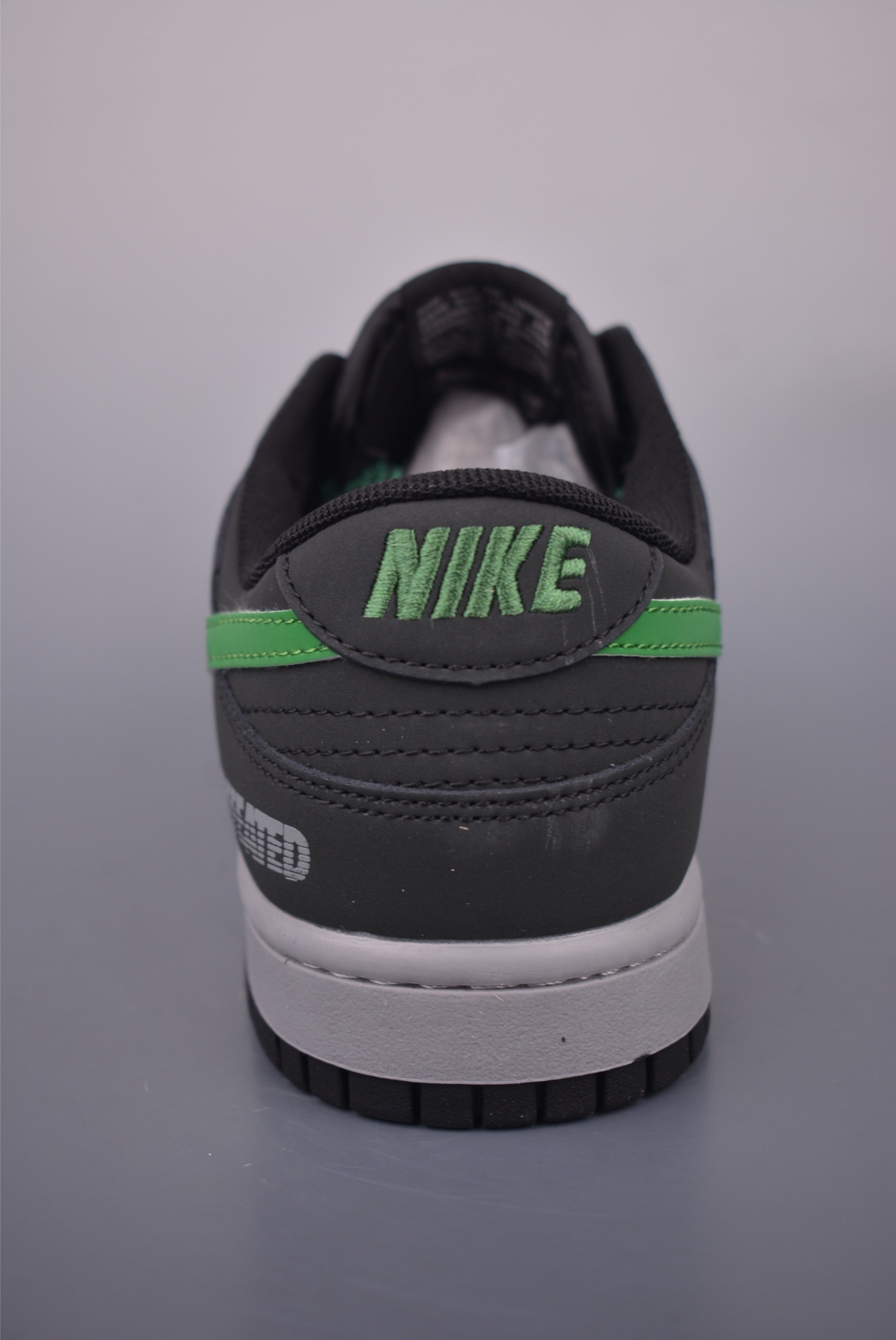 UN x Nike SB Dunk Low 