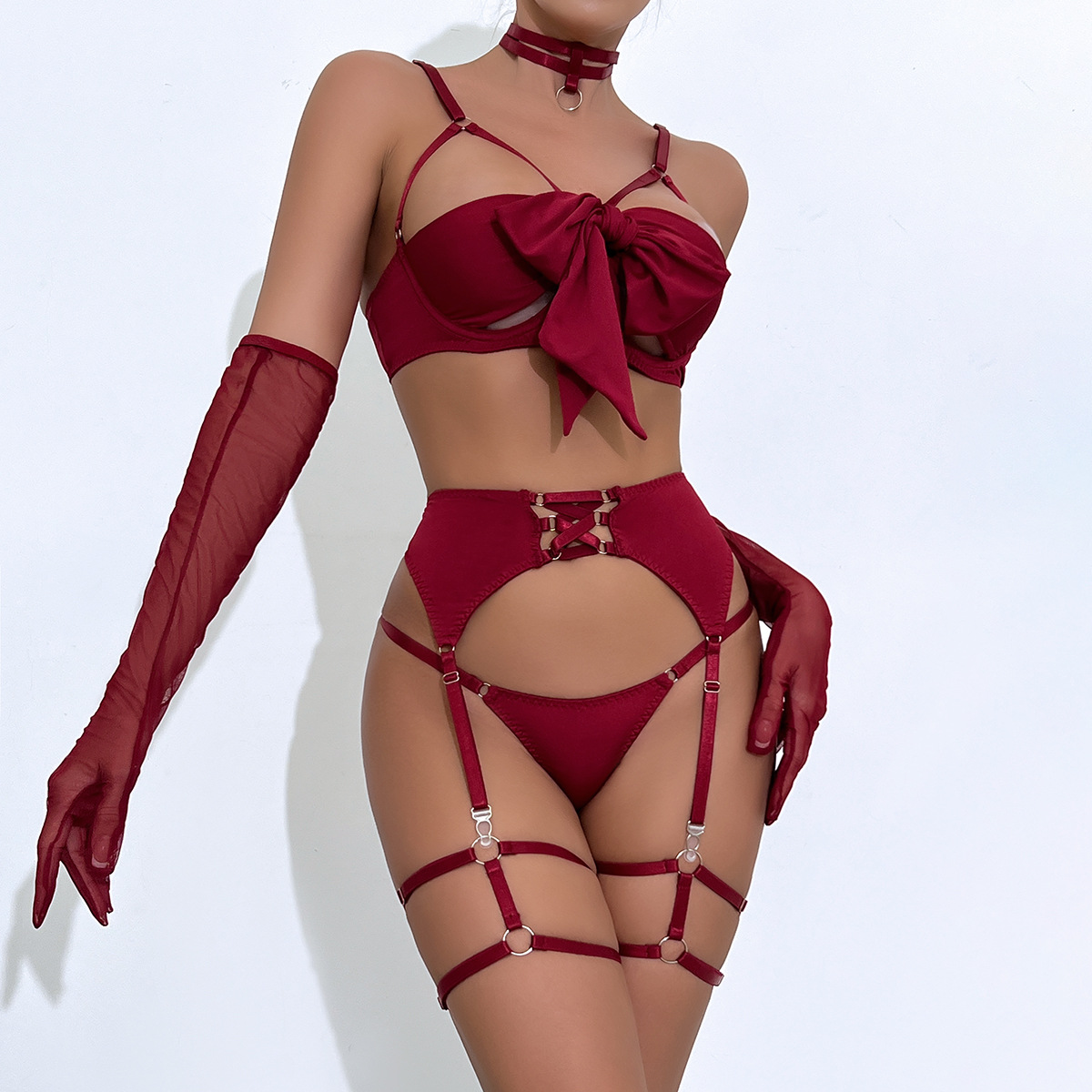 Sexy and alluring lingerie sets featuring cutout designs and a push-up effect, four-piece women's sets are now available.
