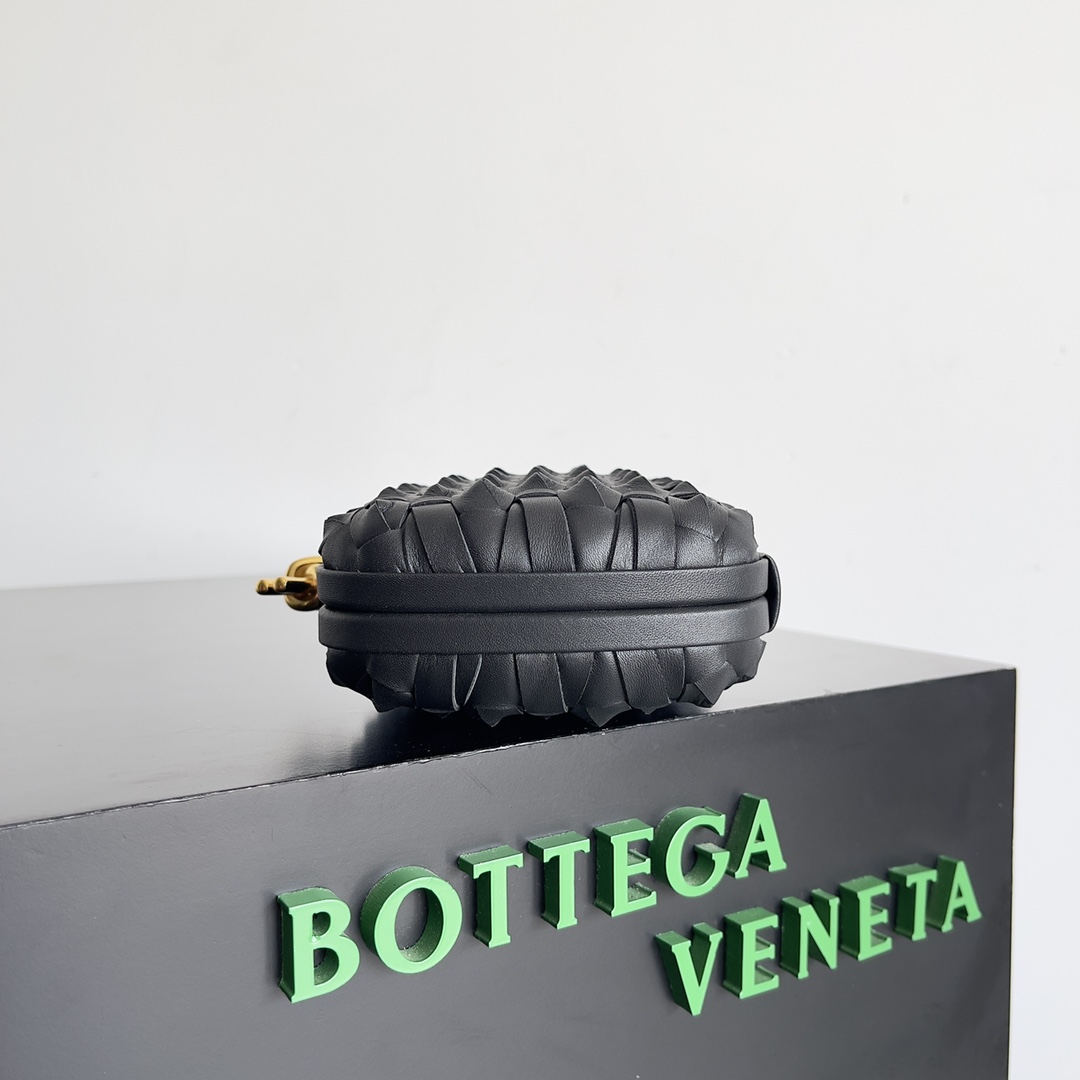 Bottega Veneta Knot woven evening bag 717622