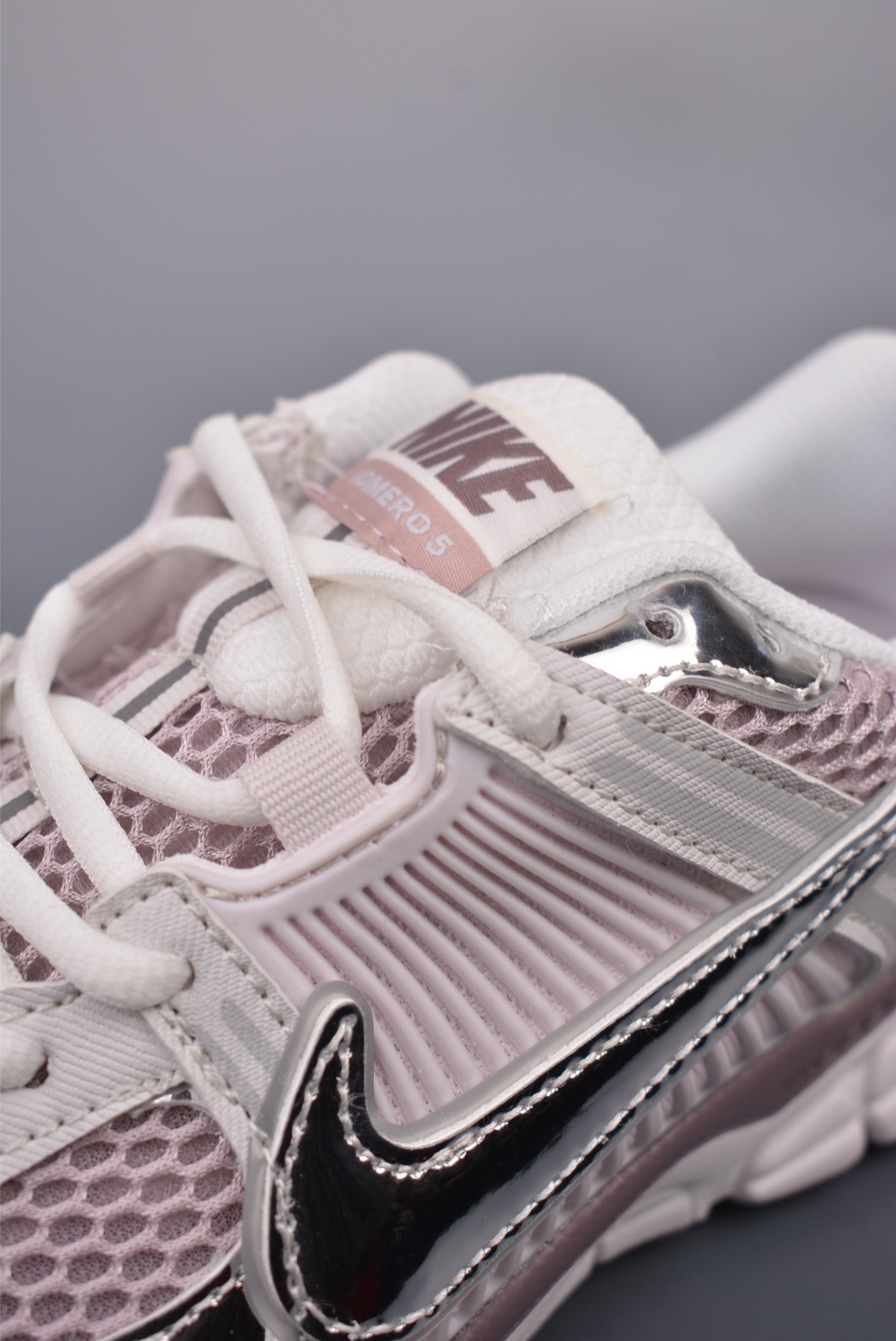 NIKE ZOOM Vomero 5 SP Retro Trend Silver Gray Pink