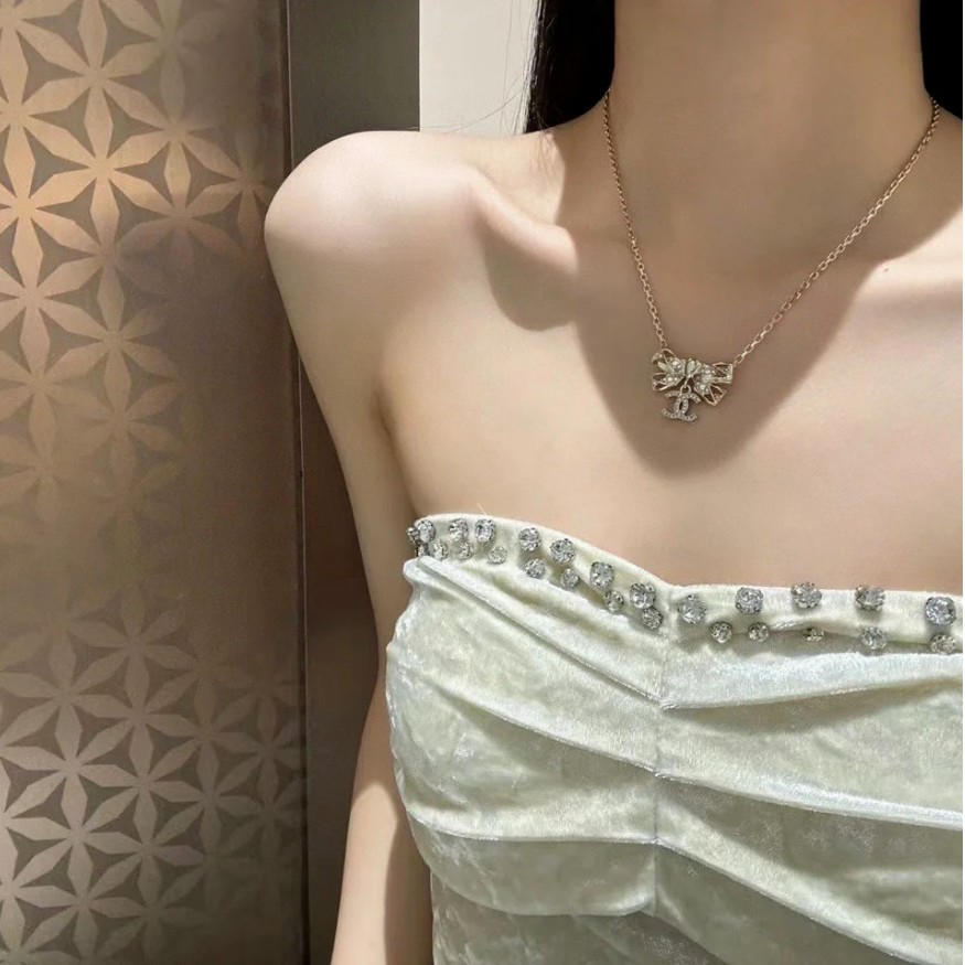 CHAN 24 Lace Bow Necklace