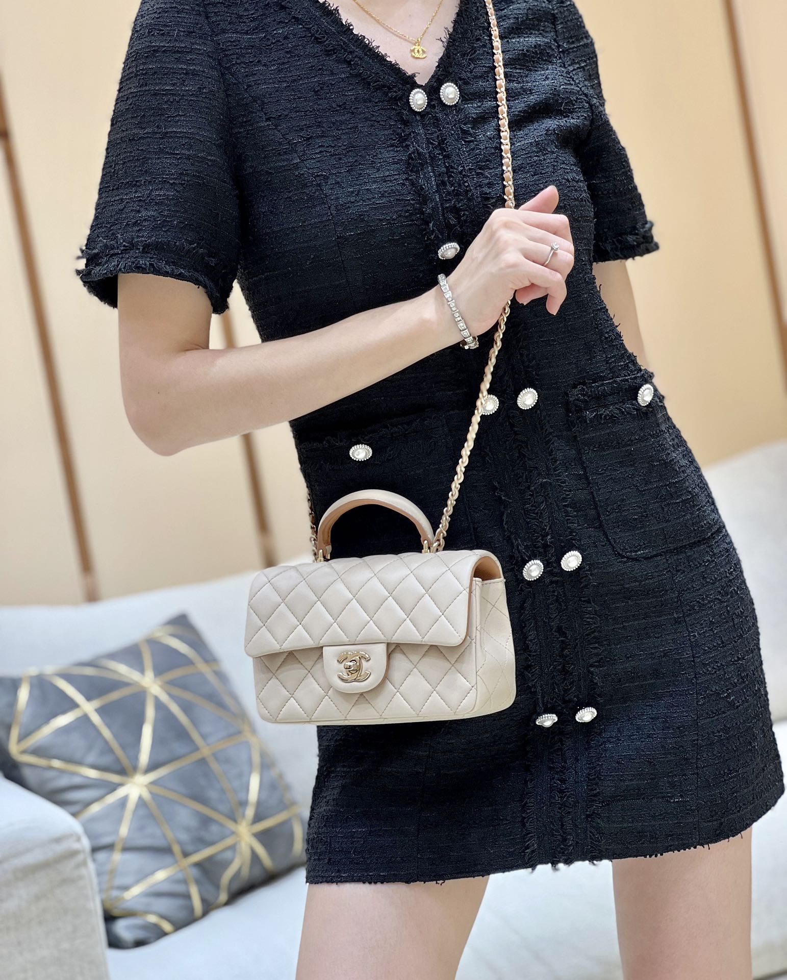 Chanel 23S cf mini handle AS2431