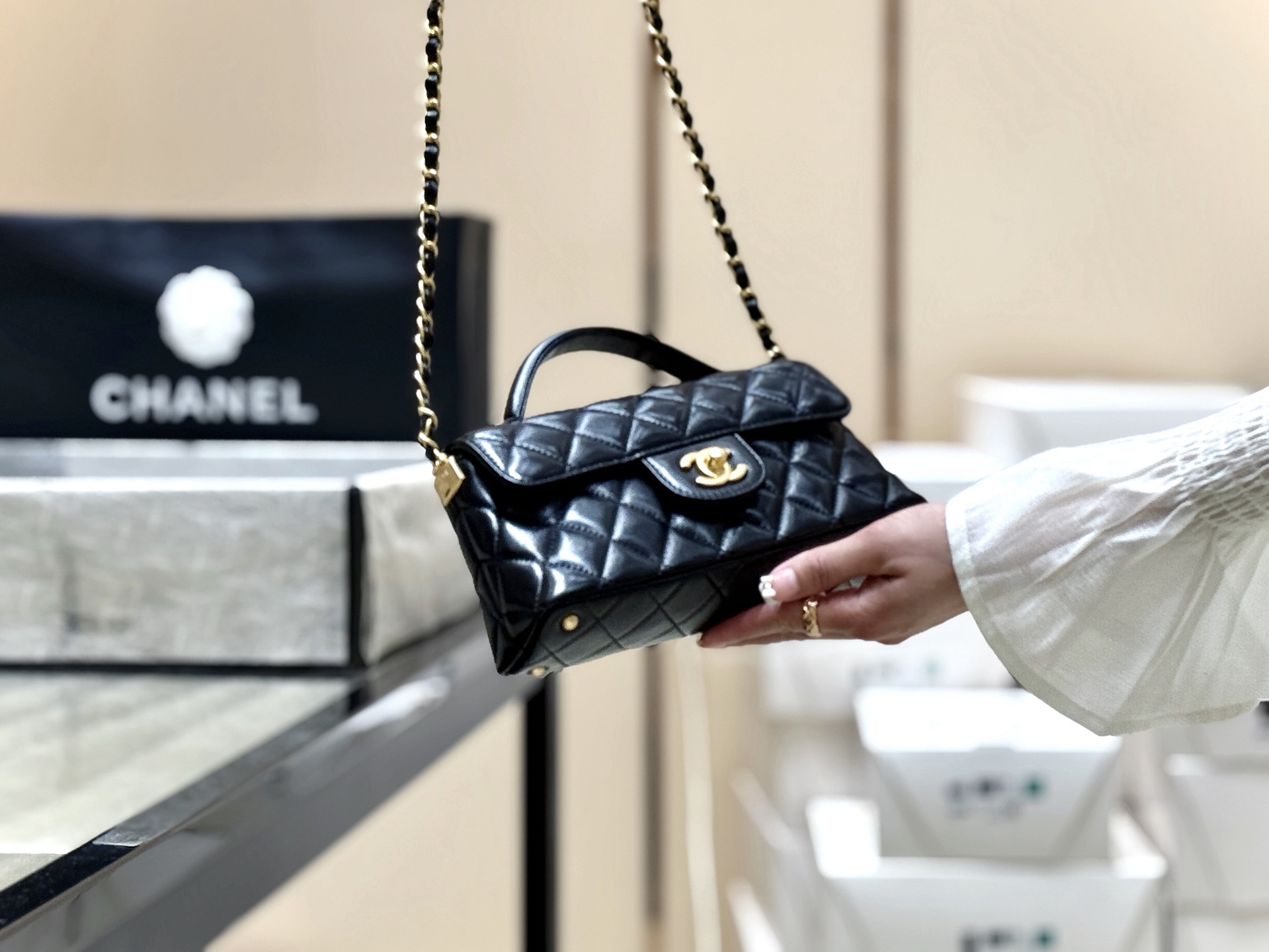 Chanel 25P horizontal kelly handle bag AS5354 00118