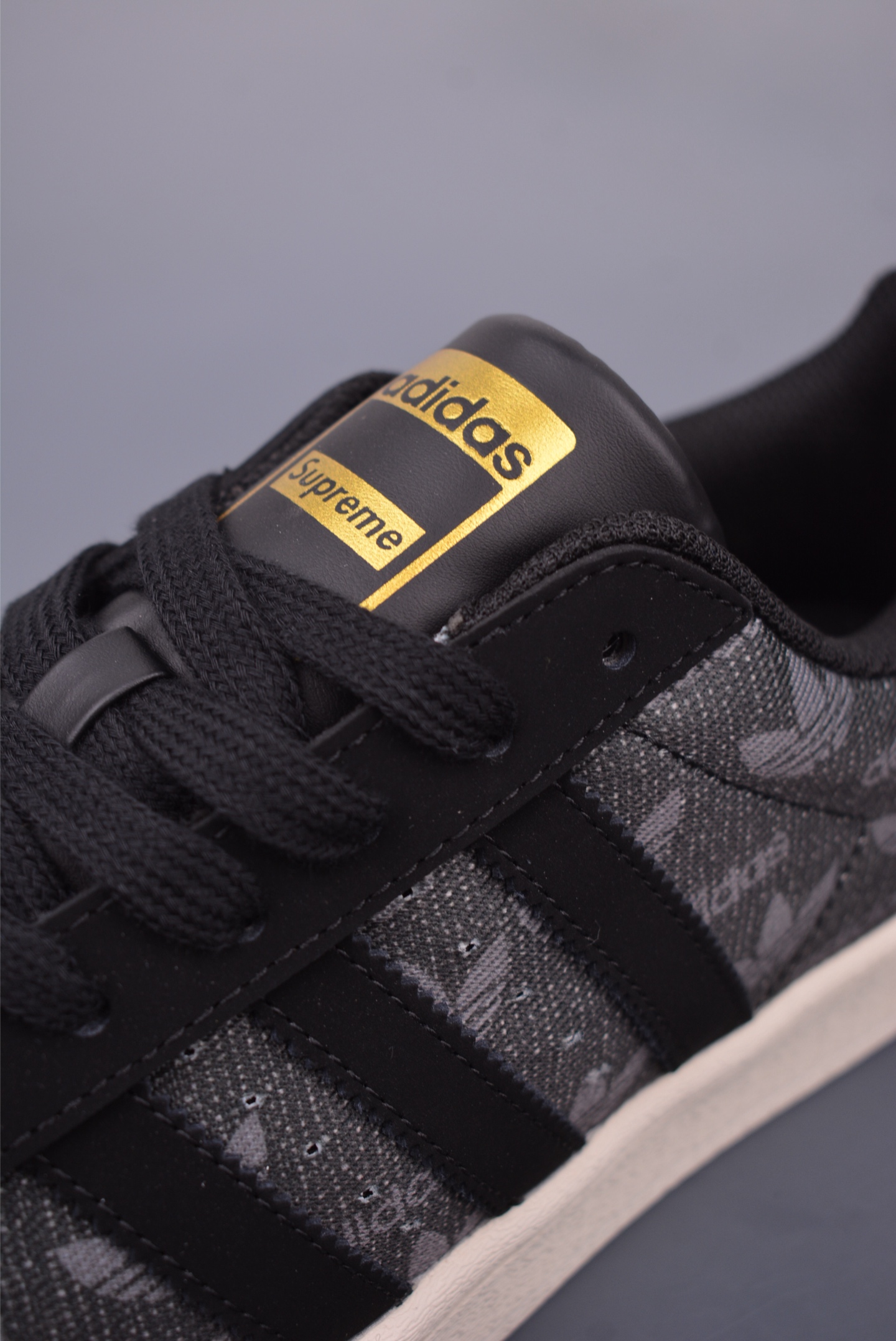 Supreme x Adidas Originals Superstar sneakers Black and Gold Trefoil Z2531
