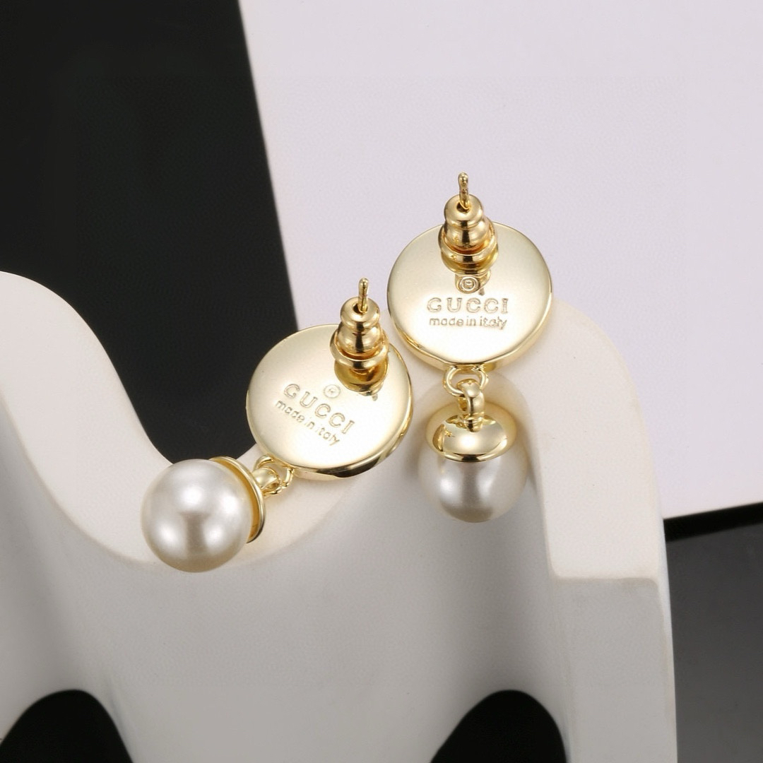 GUCCi Pearl Earrings