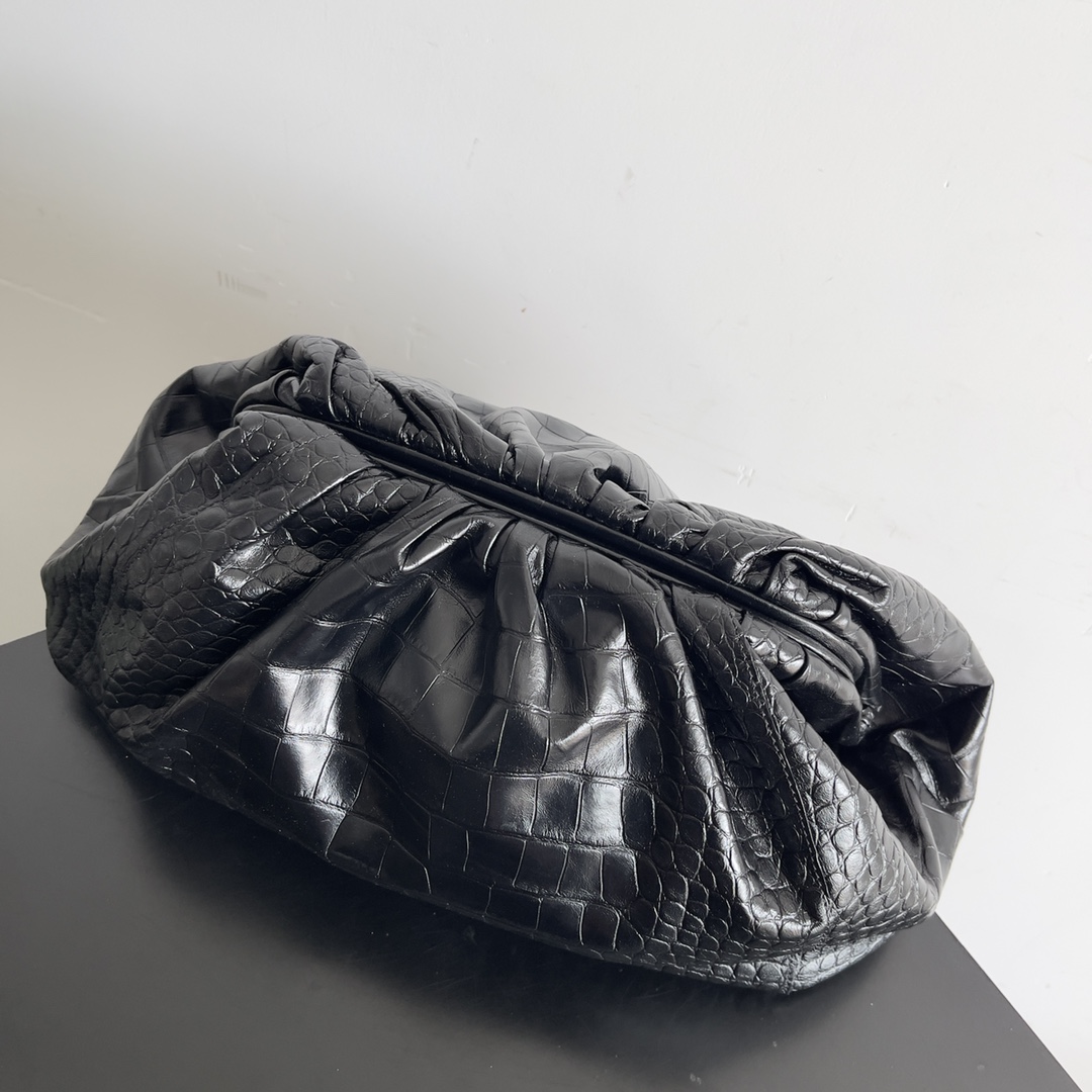 Bottega Veneta POUCH crocodile pleated cloud bag 576227