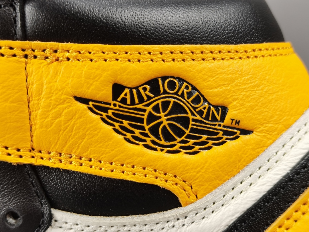 Nike Air Jordan 1 Retro High OGYellow Toe 555088-711