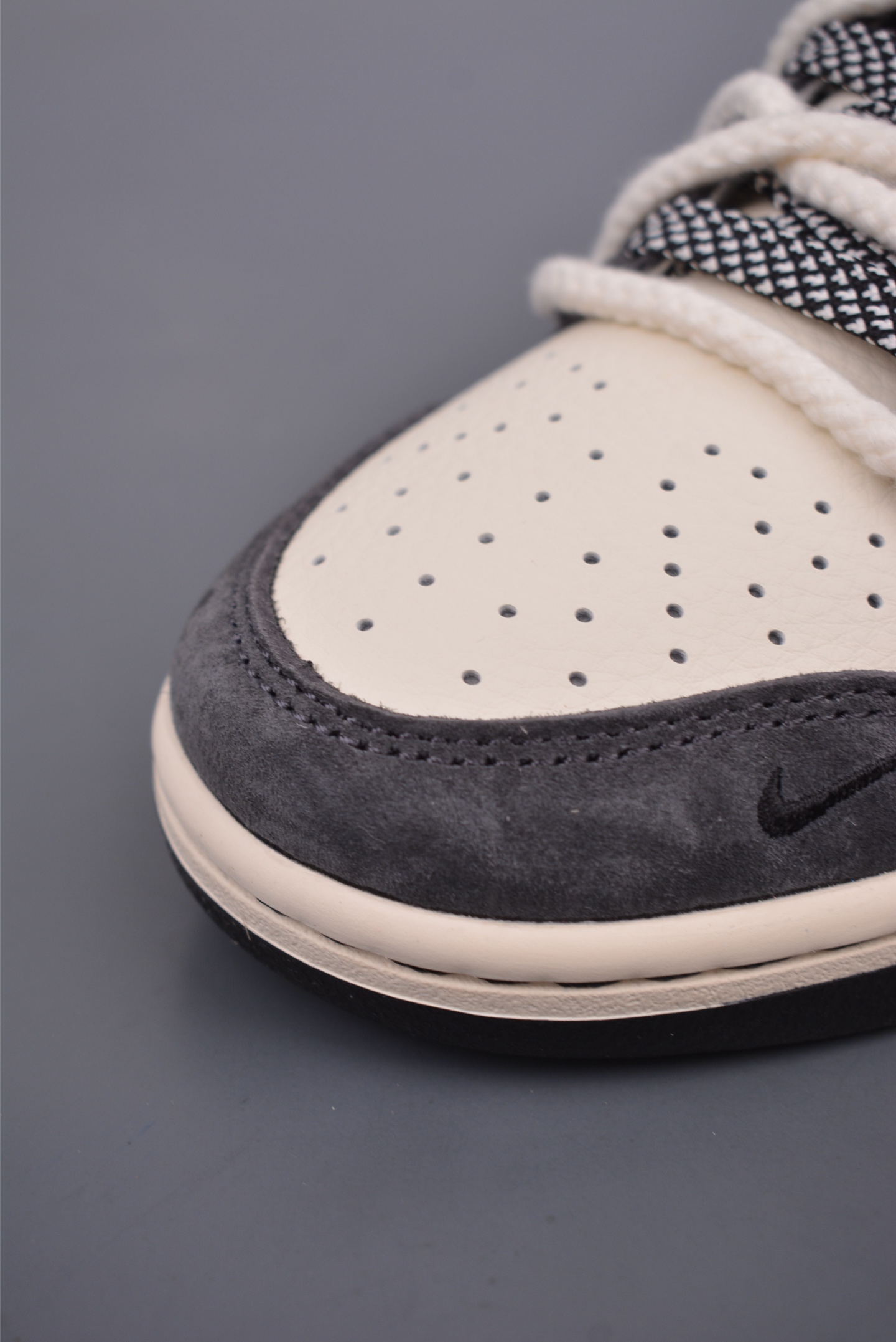 Kaws x Nike SB Dunk Low Retro Shoes Off-White Dark Grey YX5066-246