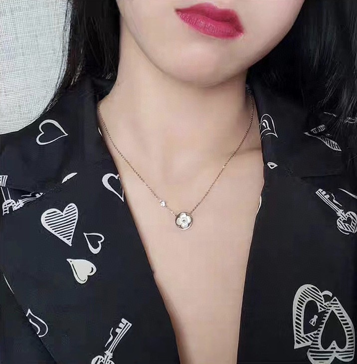Louis Vuitton Agate Necklace