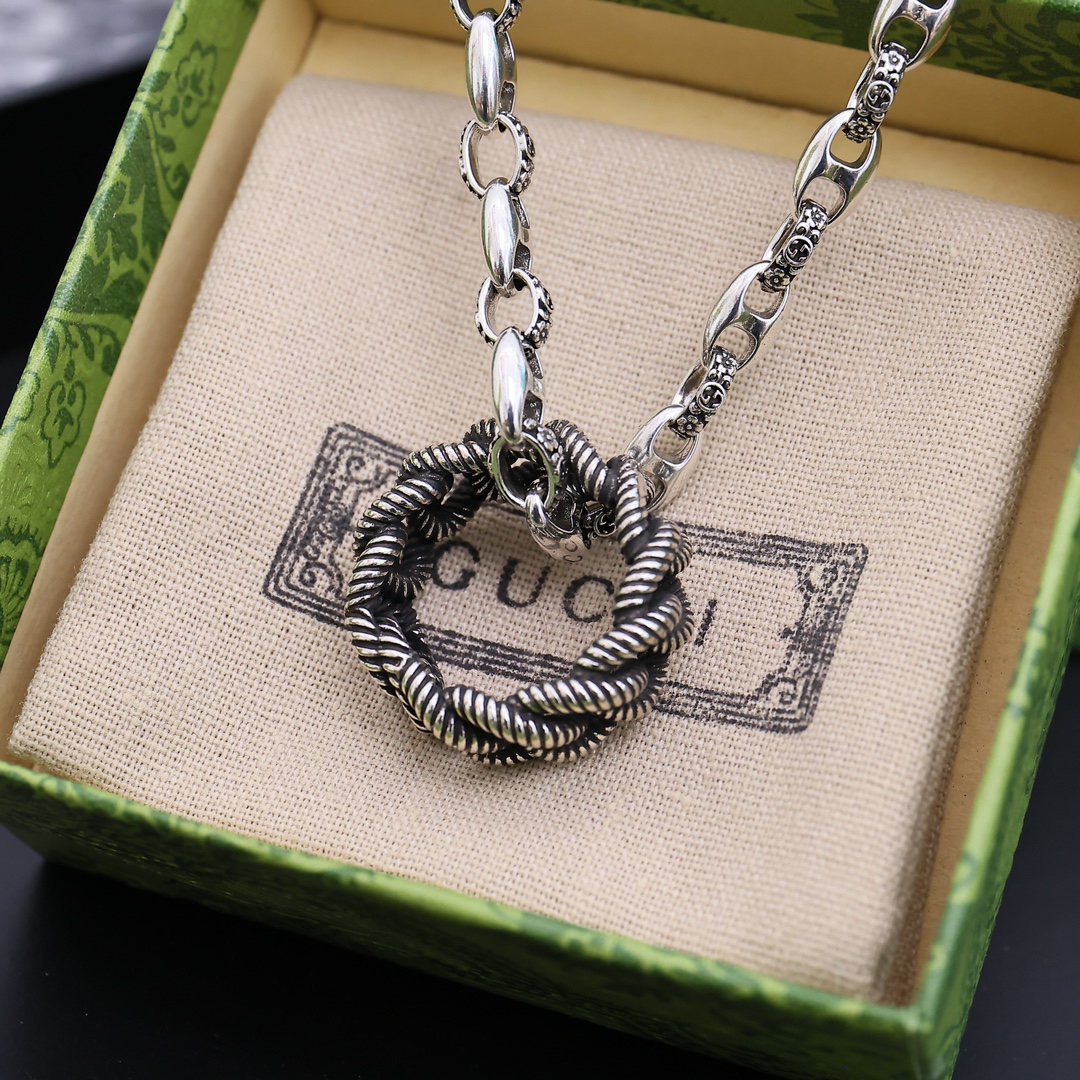 Gucci Braided Ring Vintage Necklace