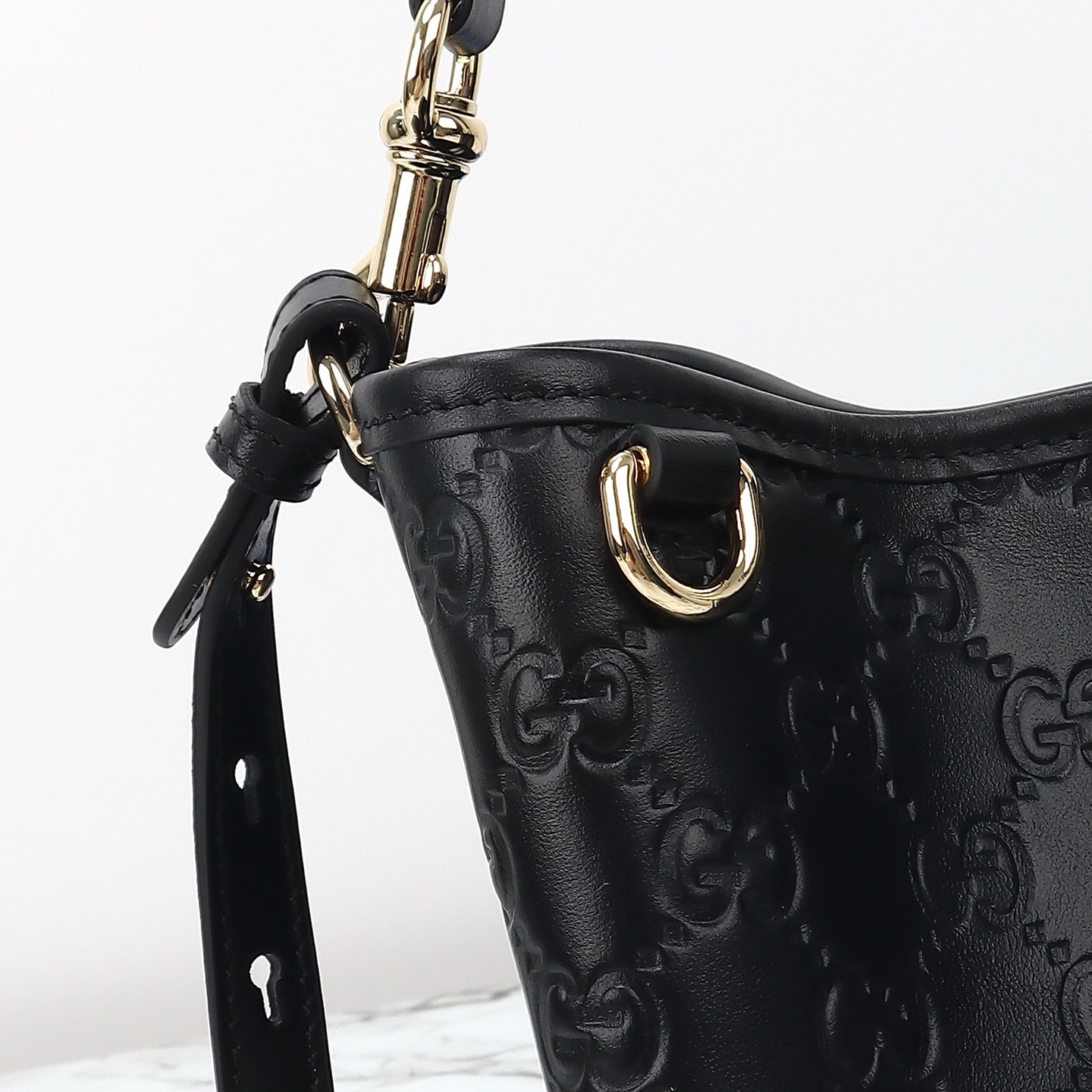 Gucci GG Emblem small bucket bag ‎815118 AAFDV 1000