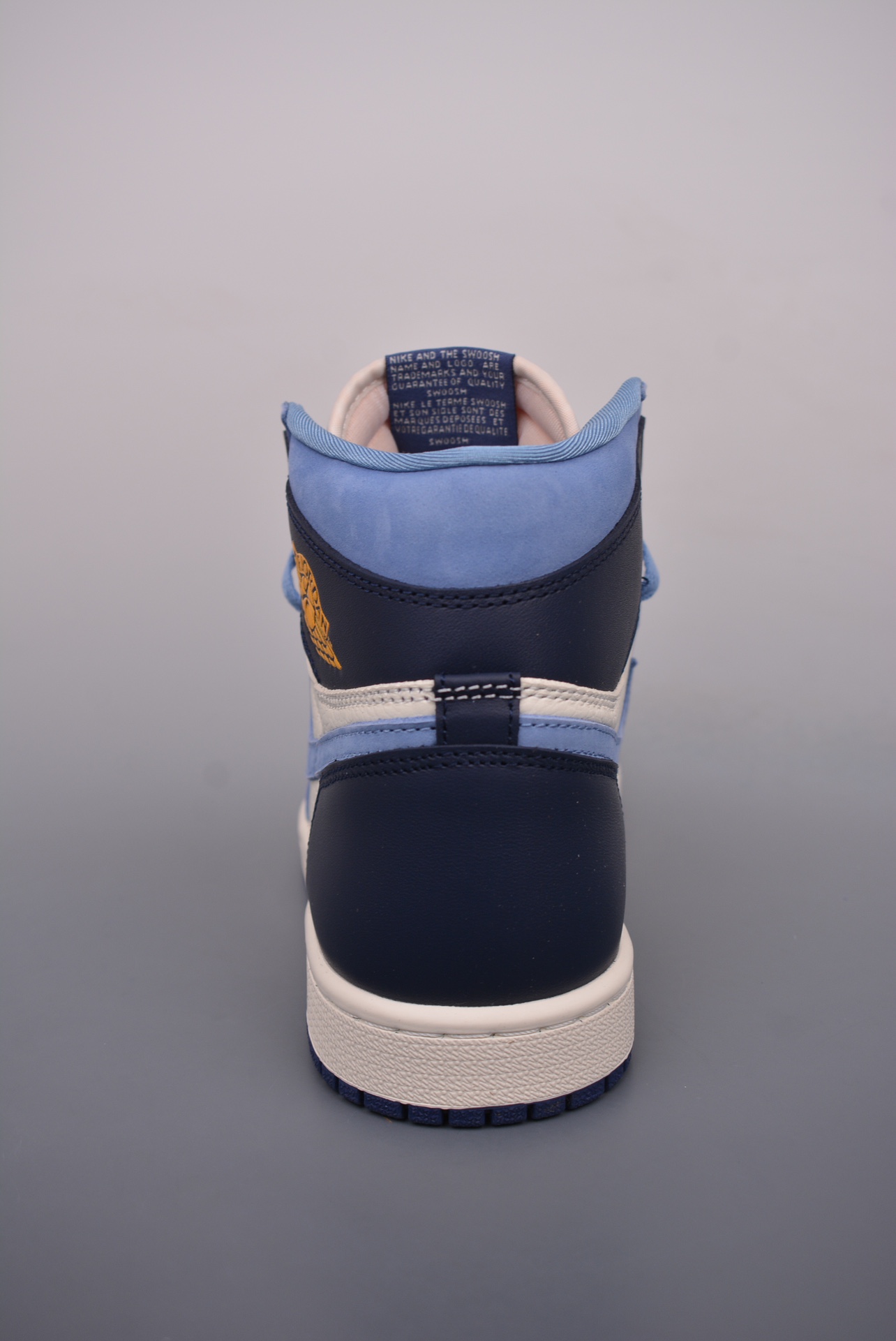 Nike WMNS Air Jordan 1 Retro High OGFirst in Flight FD2596-400