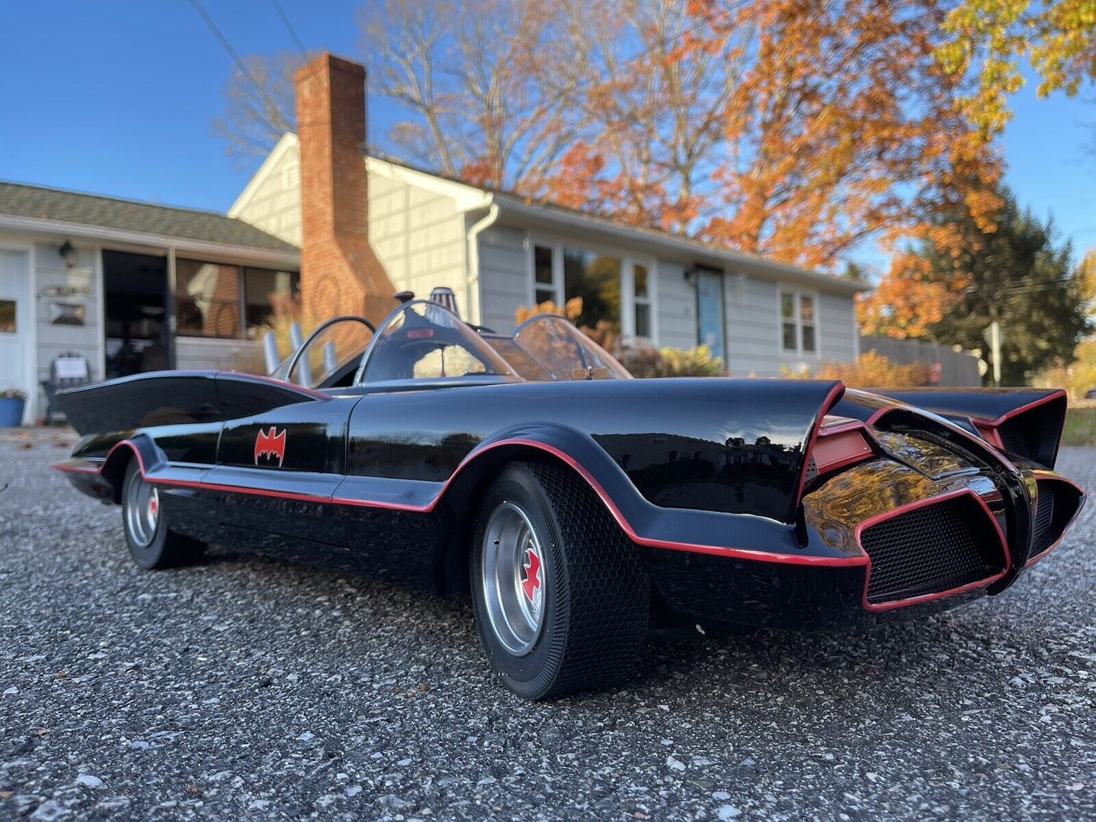 1/6 1966 Batmobile Collectible Vehicle – Ultimate DX version