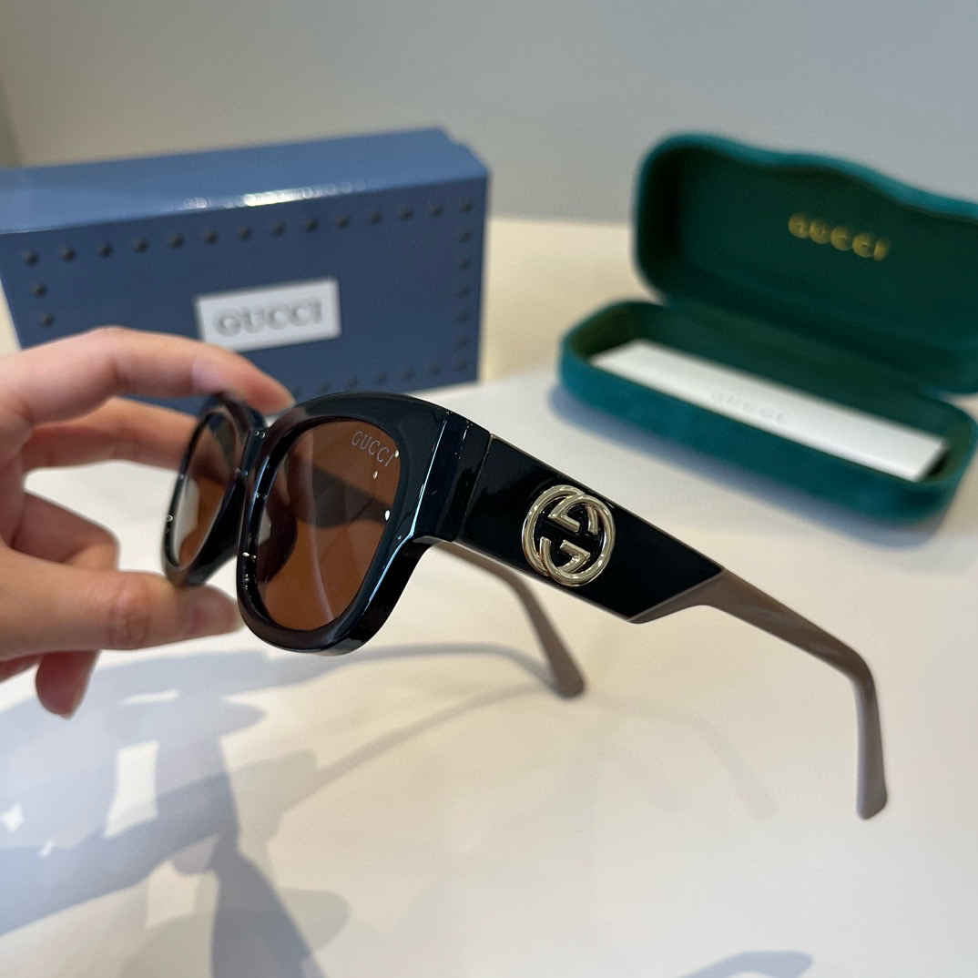 Gucci Round Frame Sunglasses