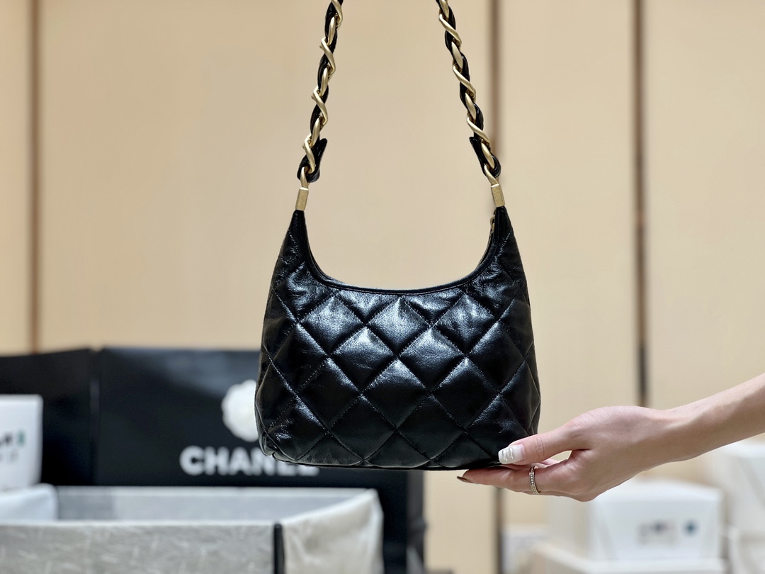 Chanel 24A Haute Couture Hobo Bag AS4922