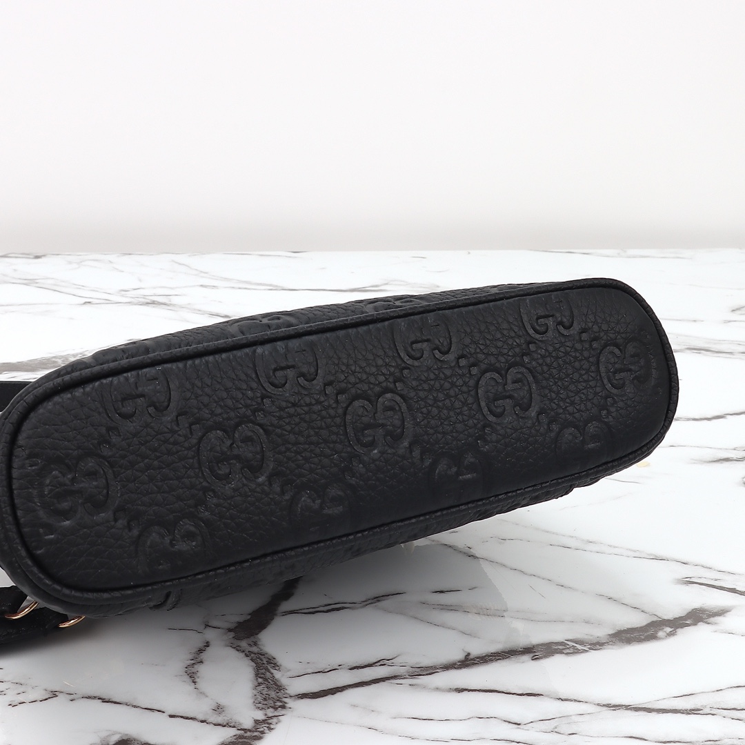 Gucci GG Emblem series small handbag ‎815949 AAEEM 1000