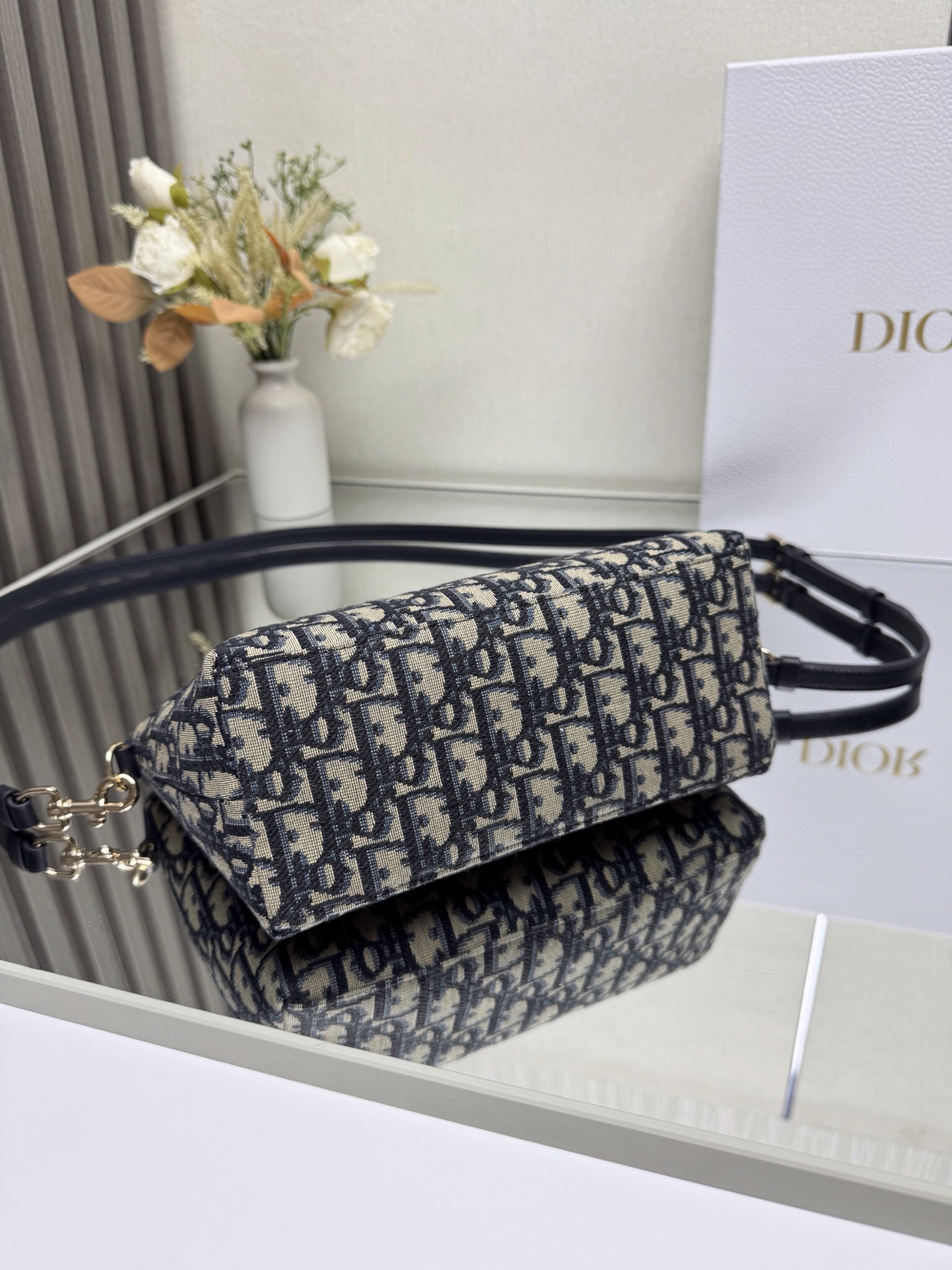 Dior Natural Color Series Old Flower Embroidered Handbag 5554