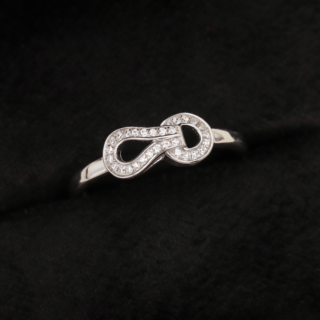 Cartier button ring