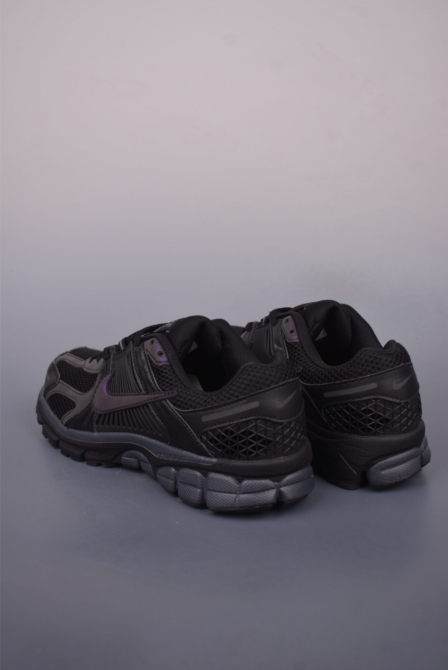 NIKE ZOOM Vomero 5 SP 