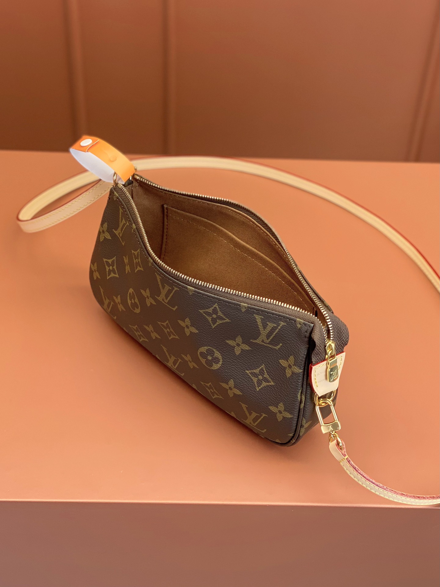 Louis Vuitton Mahjong Bag M40712
