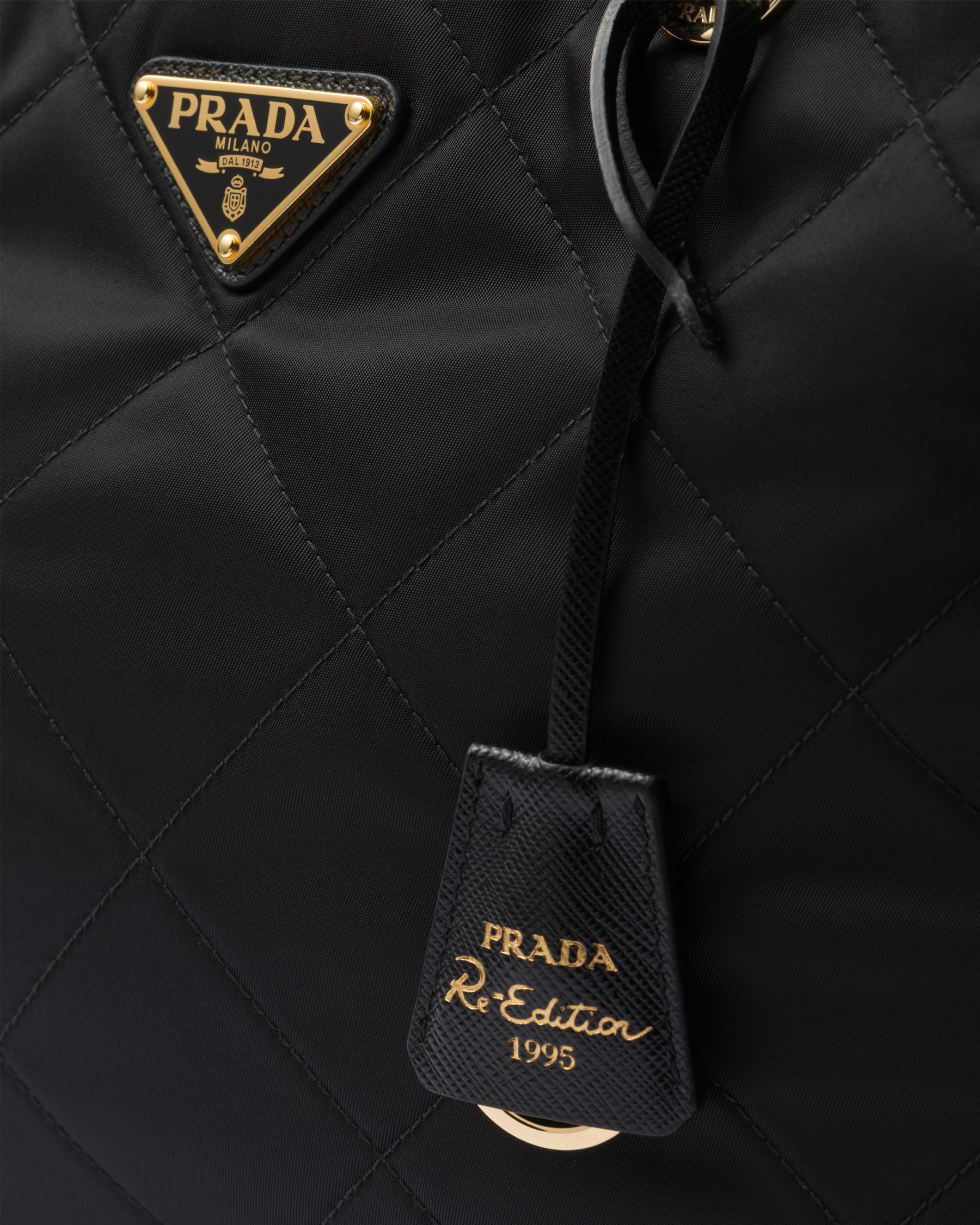 Prada Re-Edition 1995 Chaîne Large Re-Nylon Bag1BG529_2AOS_F0008_V_COO