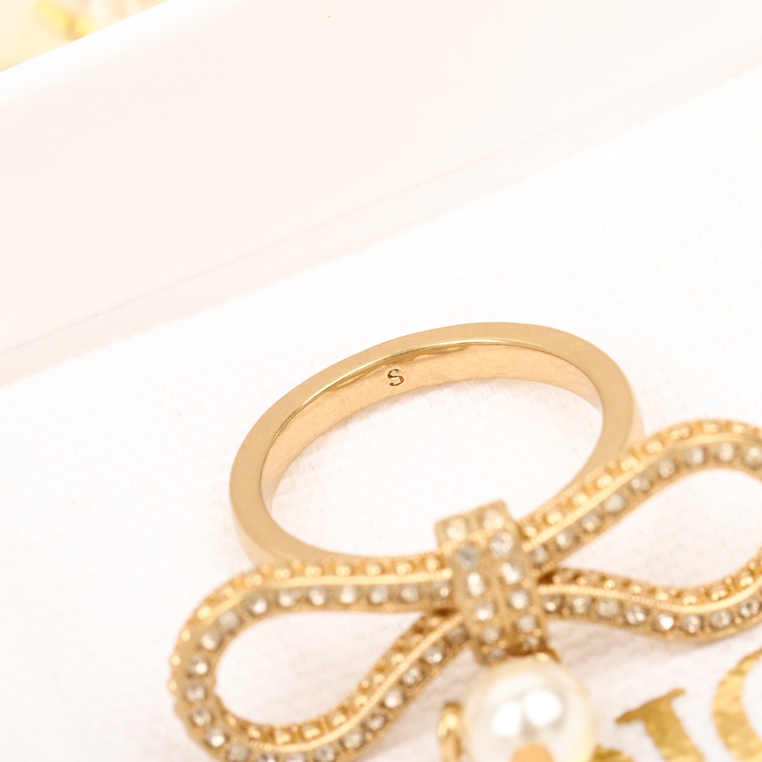 Dior Bow Pearl Ring