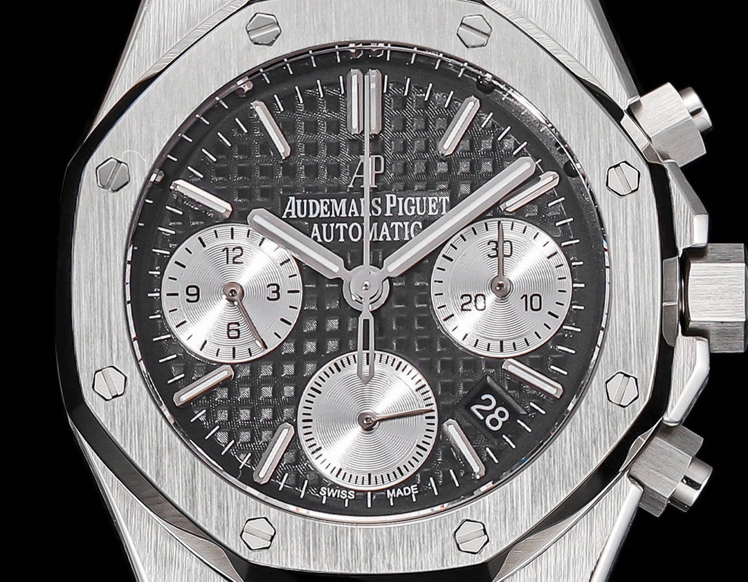Audemars piguet Royal Oak series 26715BC.ZZ.1356BC.01