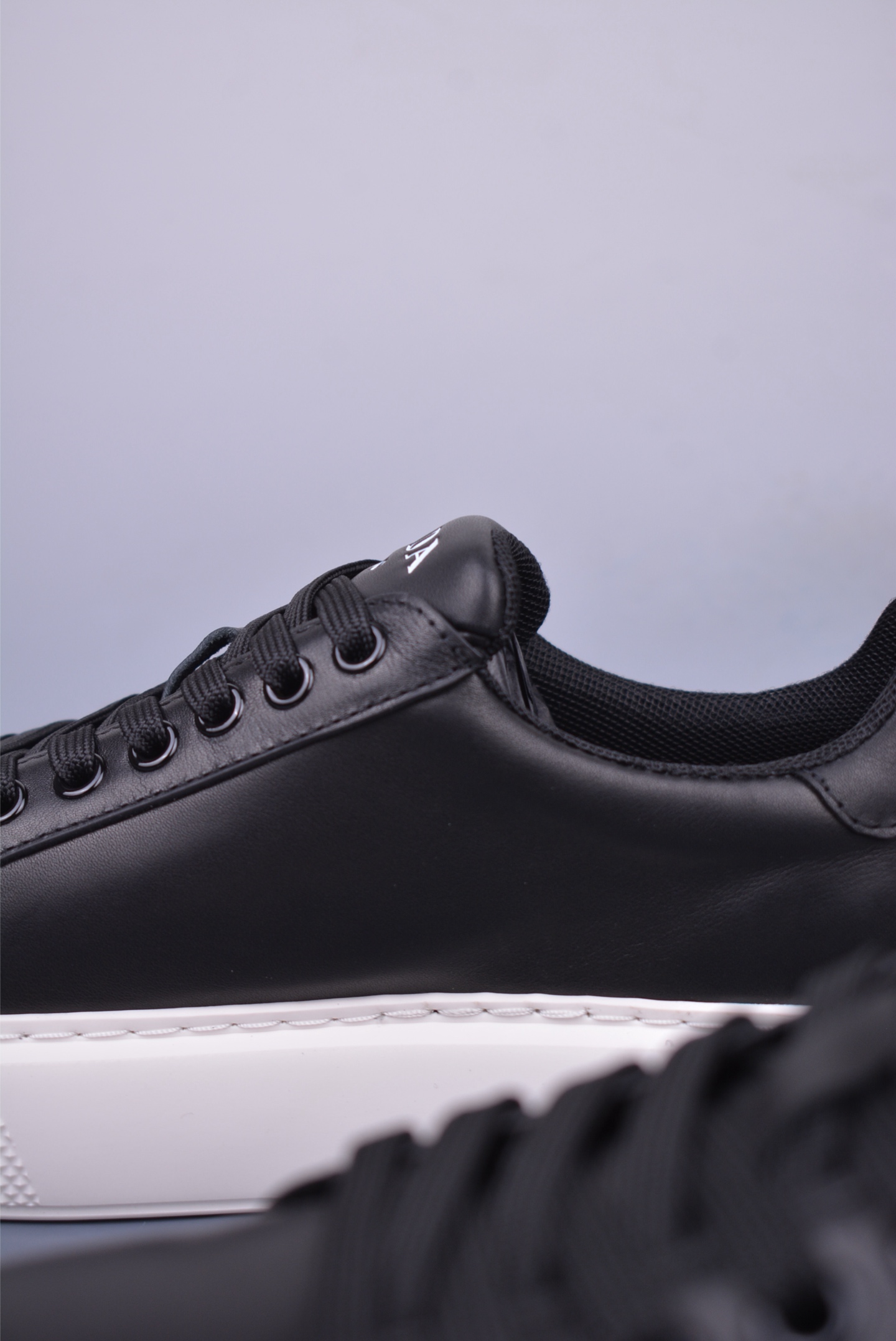 Prada low-top casual sneakers black and white AJ17392118
