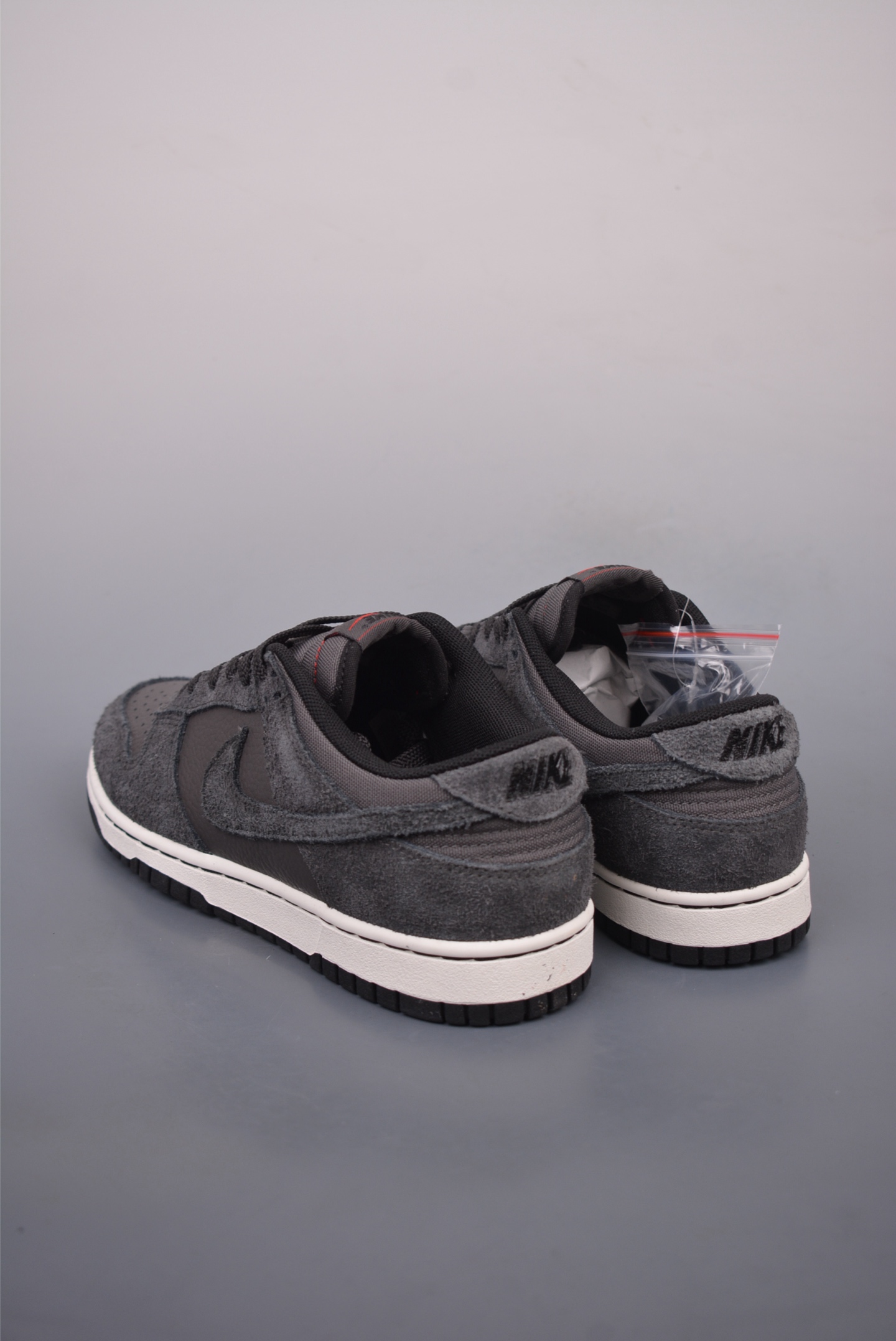 Nike SB Dunk Low Retro Sneakers Suede Black HF3145-001