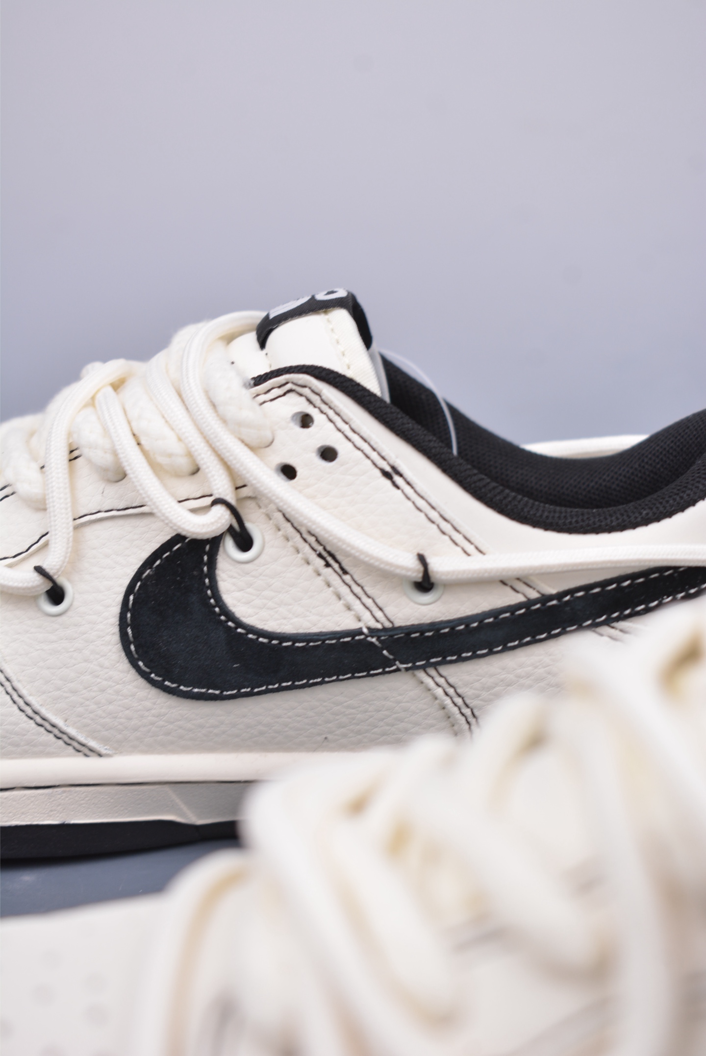 Supreme x Nike SB Dunk Low sneakers white and black YX5066-286