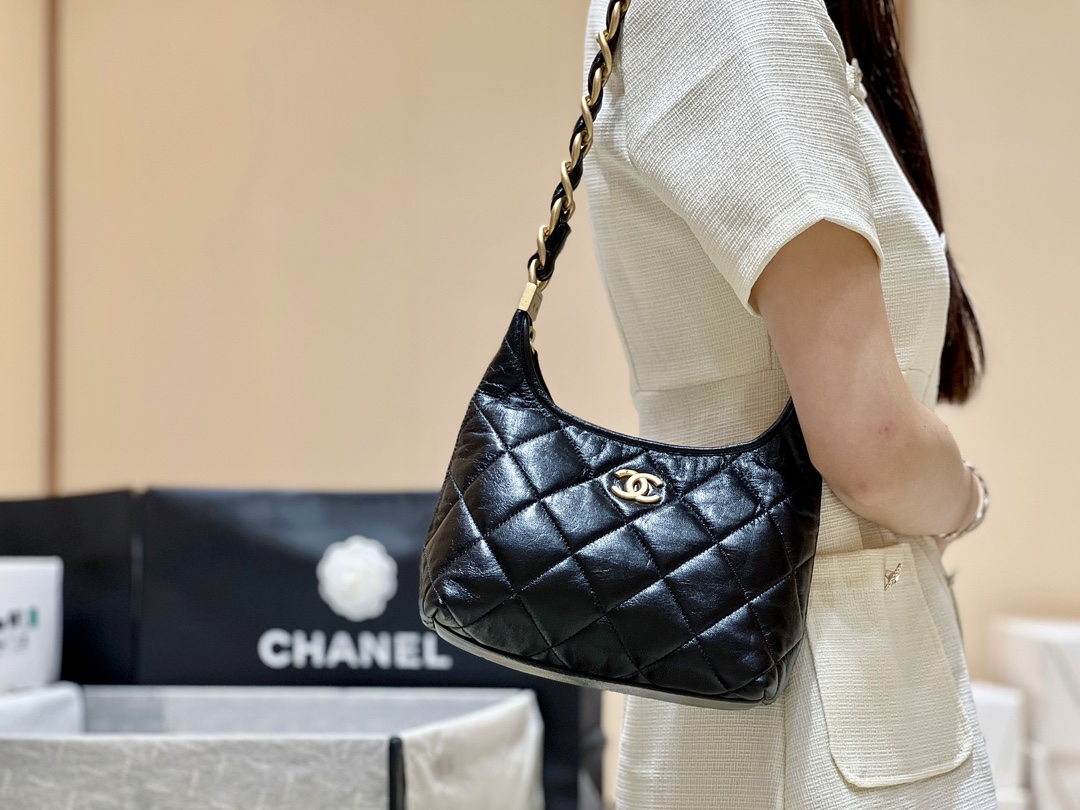 Chanel 24A Haute Couture Hobo Bag AS4922