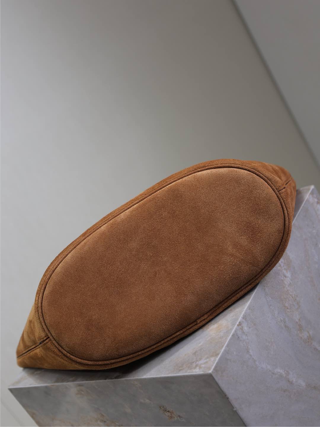 Yves Saint Laurent LE 5À7 Large Bucket Underarm Bag 753823