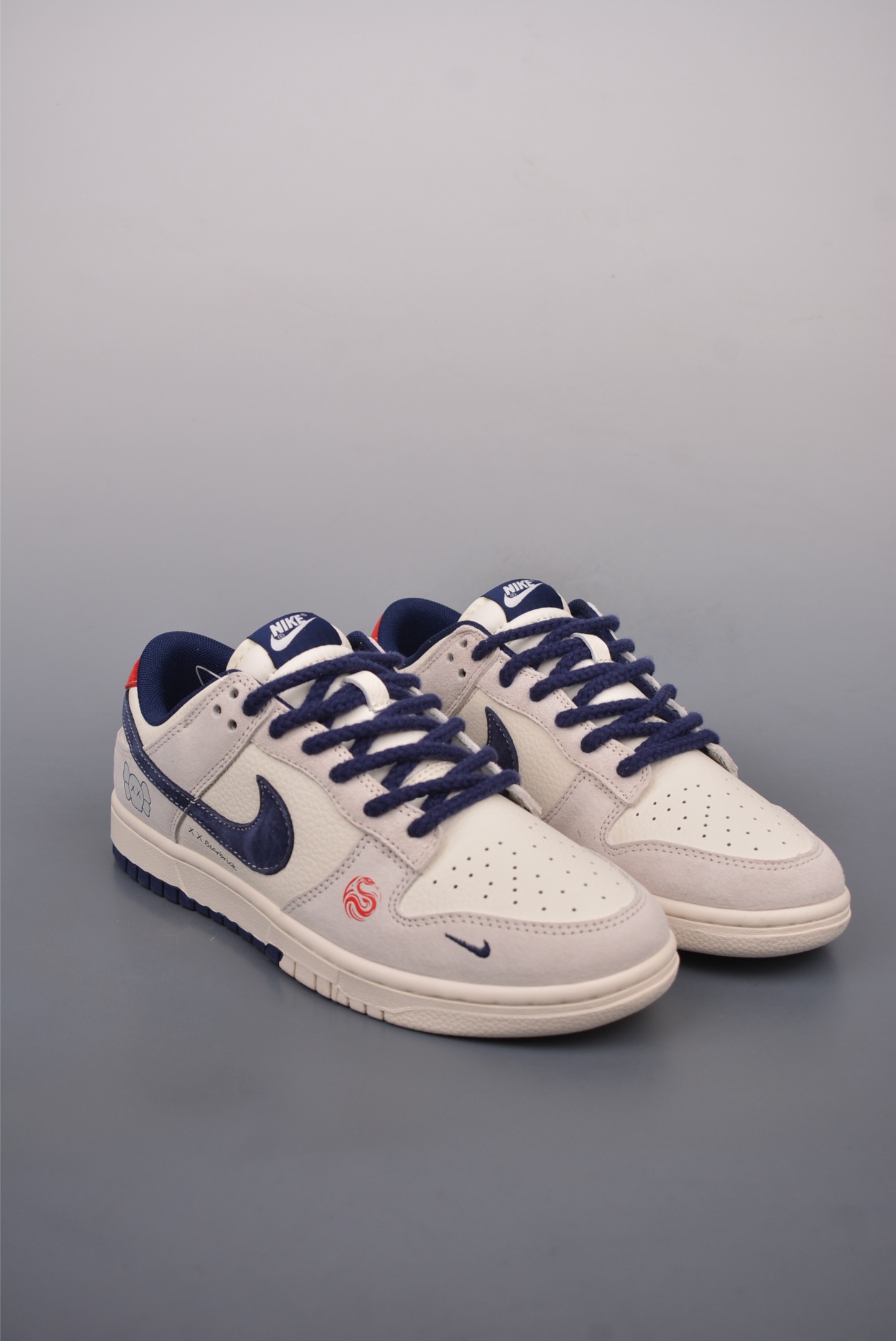 Kaws x Nike SB Dunk Low Retro Off-White Navy YX5066-249