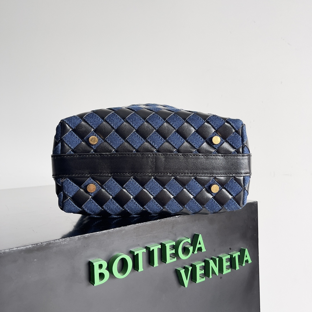 Bottega Veneta wallace handbag 796393