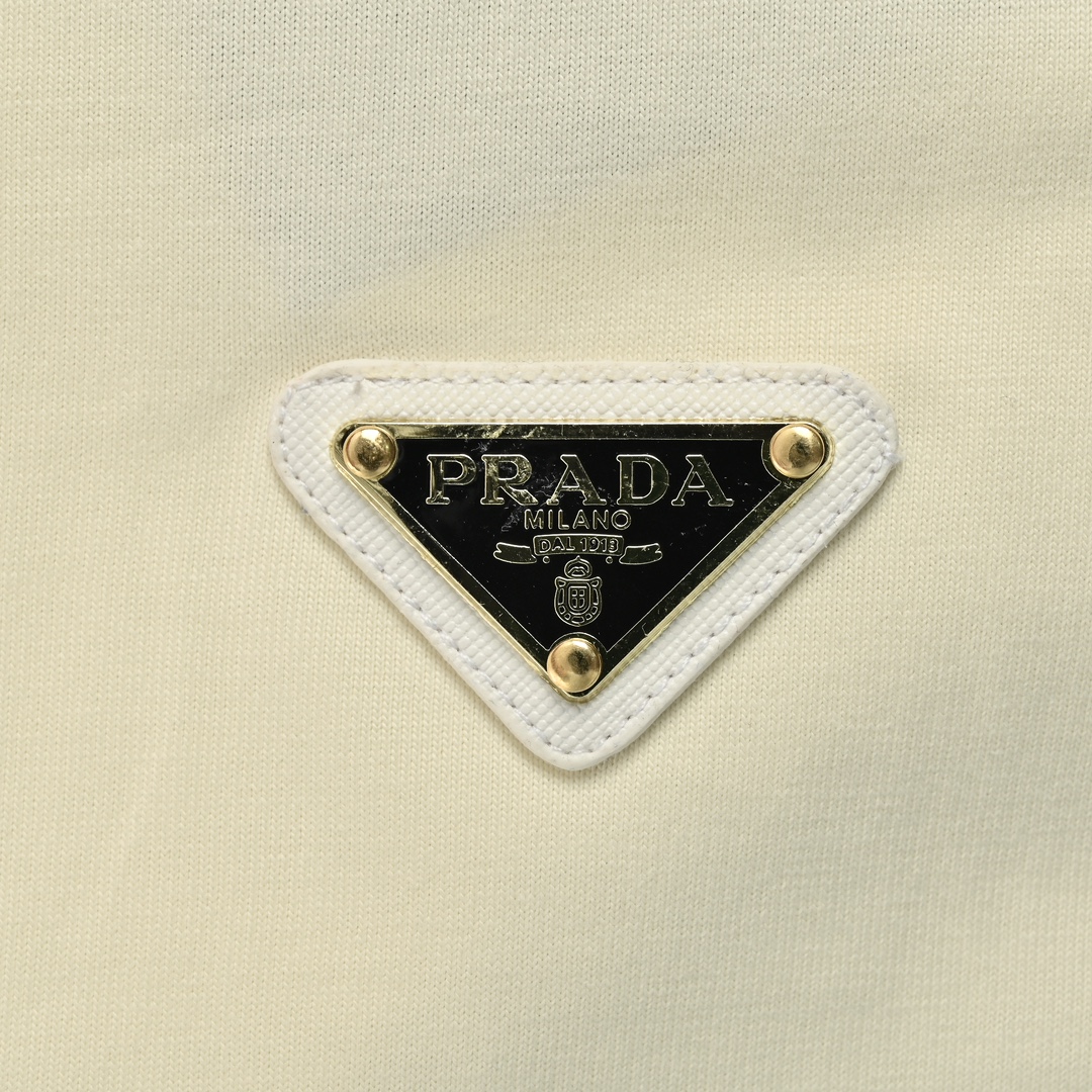 Prada 24ss apricot triangle logo short sleeveV