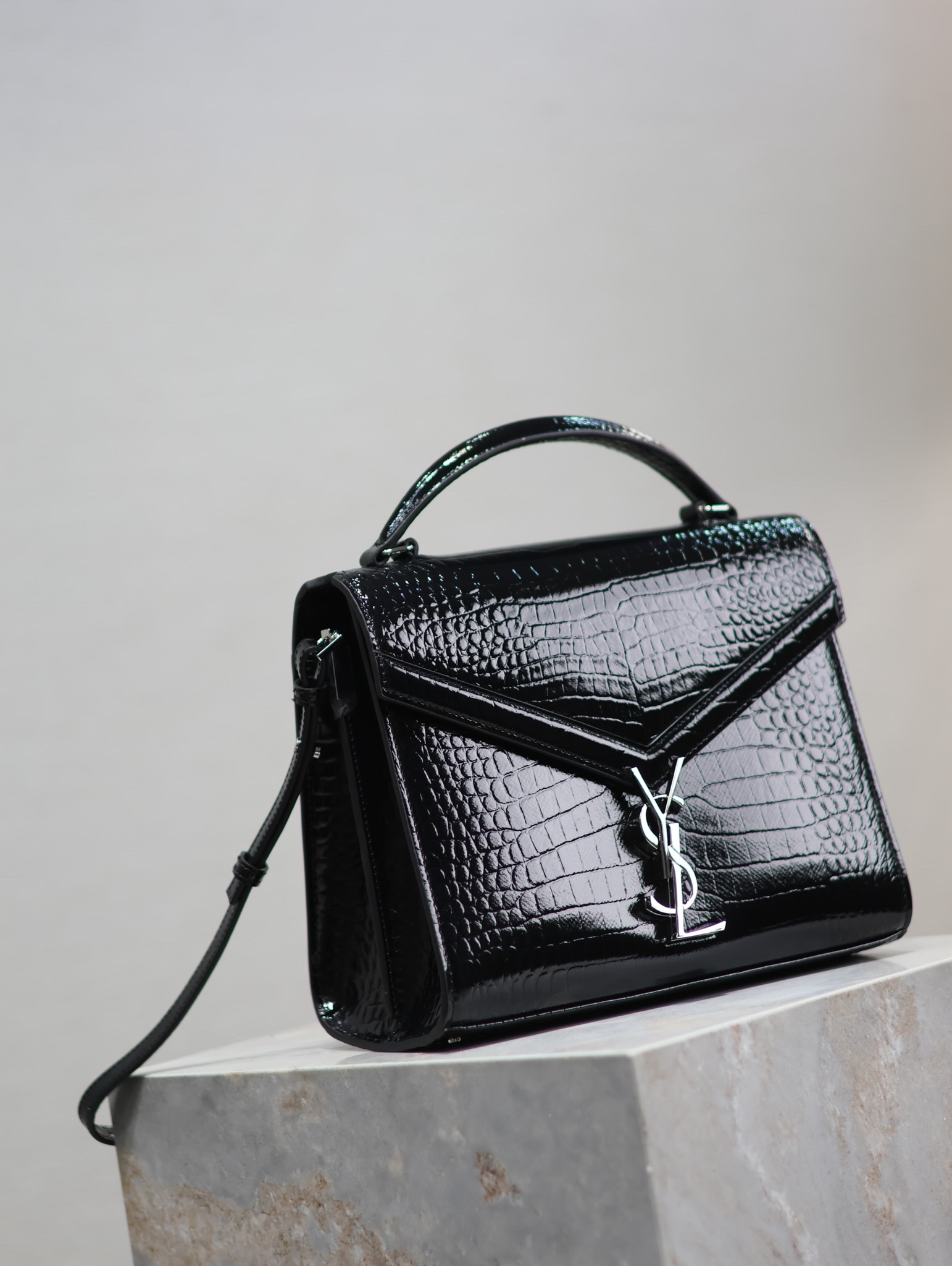 Yves Saint Laurent CASSANDRA Handbag 578000