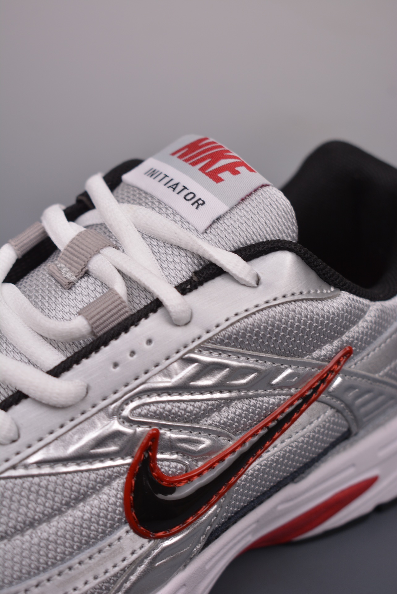 NikeInitiator Running Silver Black Red 394055-001