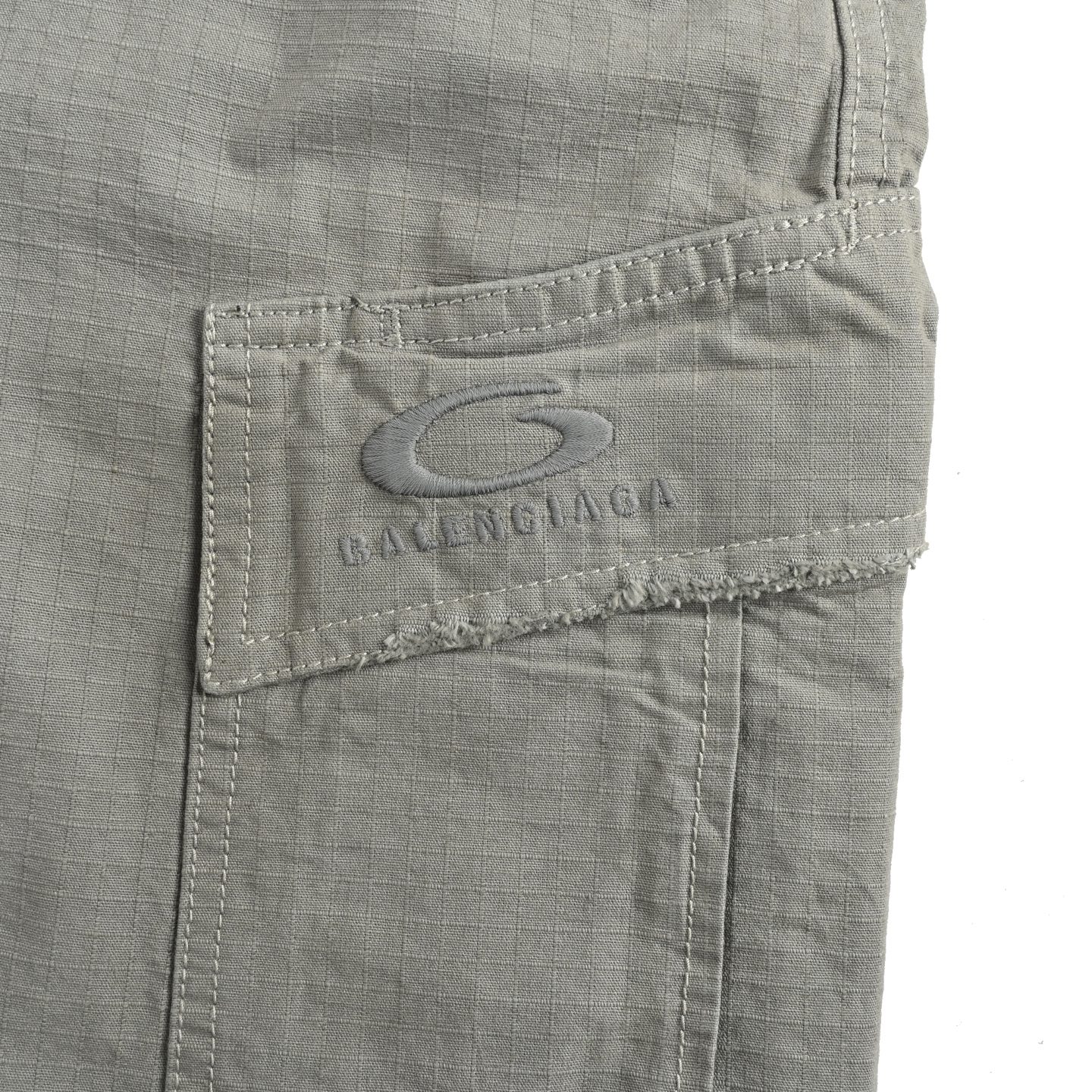 Balenciaga 25ss Loop distressed cargo shorts