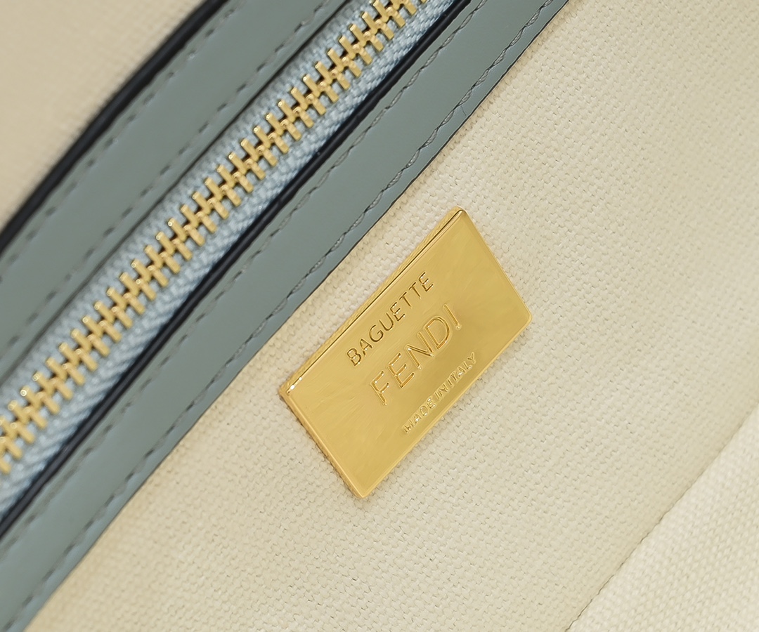 FENDI Baguette Shoulder Bag 1002