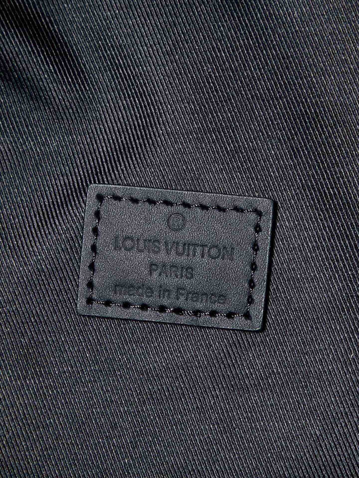 Louis Vuitton Discovery Backpack M46684