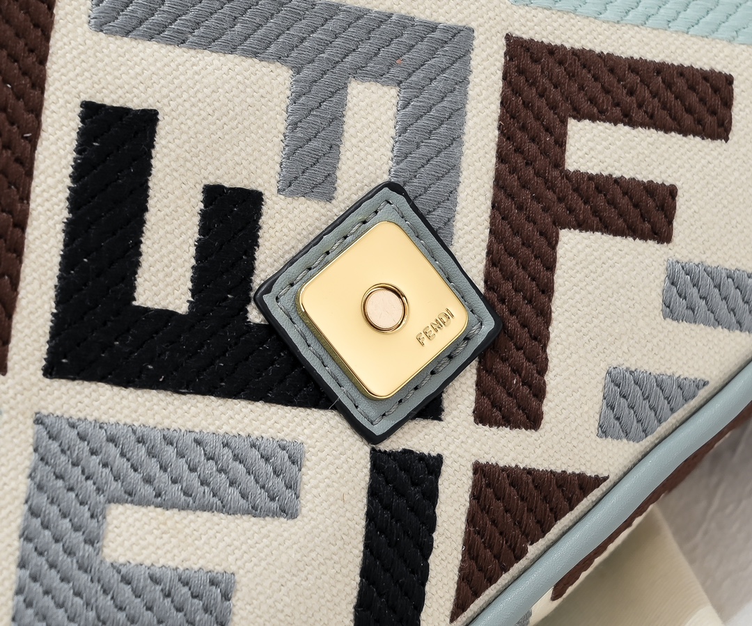 FENDI Baguette Shoulder Bag 1002