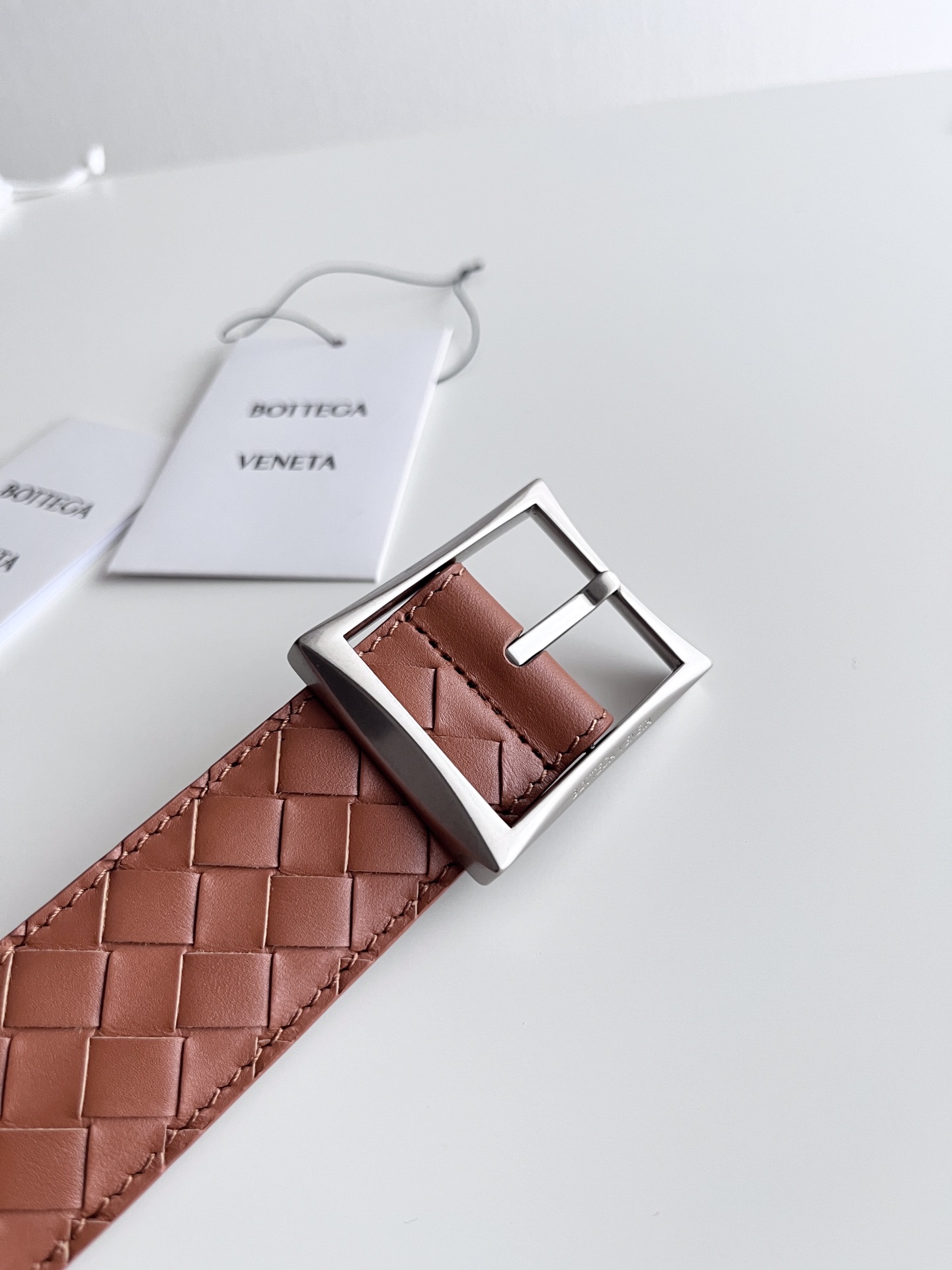 Bottega Veneta intreccio woven cowhide double-sided waistband with a width of 3.5cm