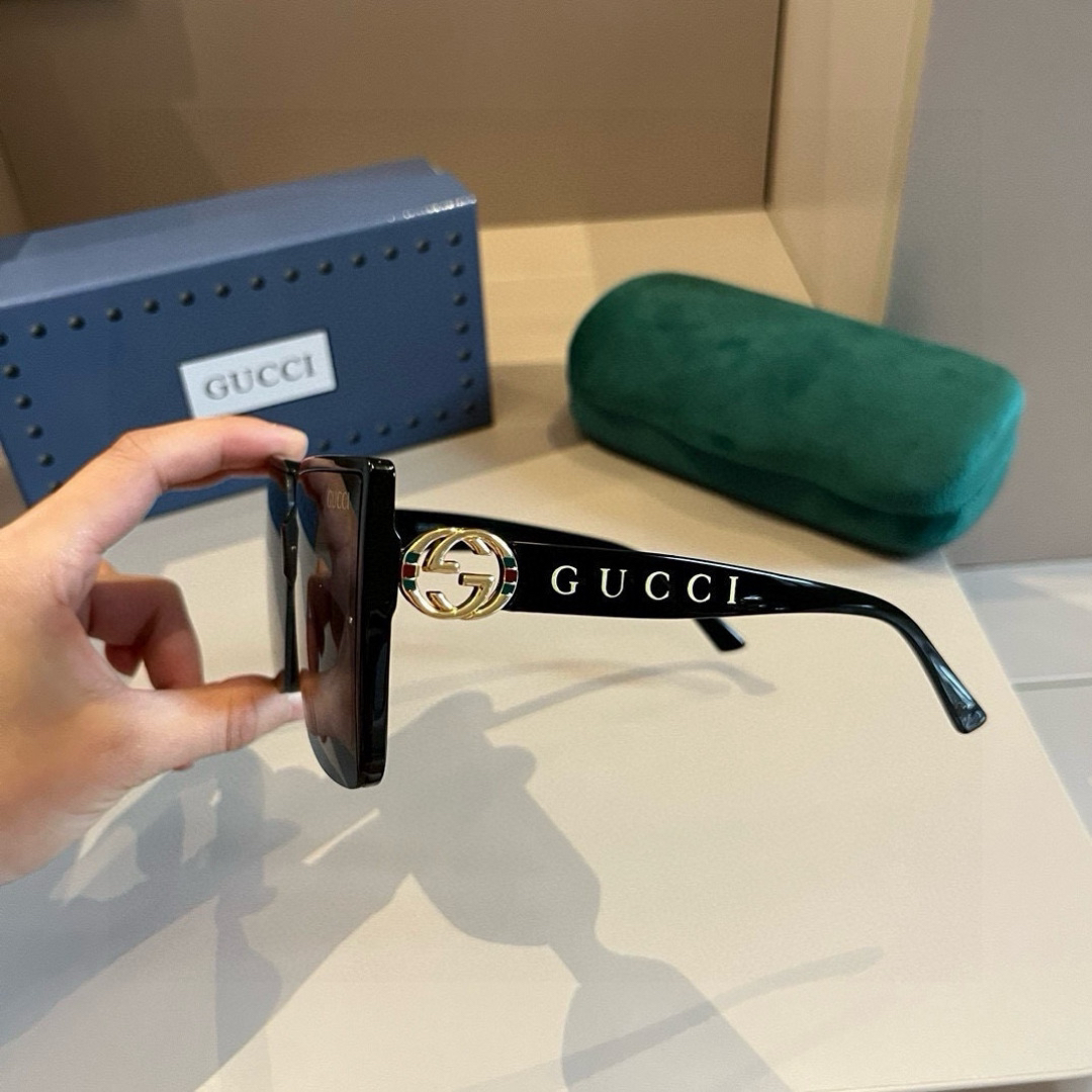 Gucci Round Frame Sunglasses