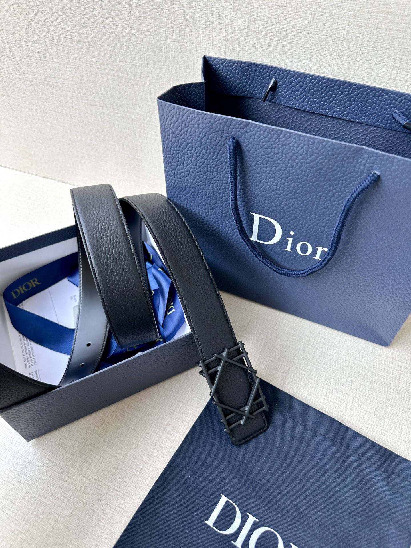 Dior double-sided leather belt with rattan check buckle, 3.5cm wide