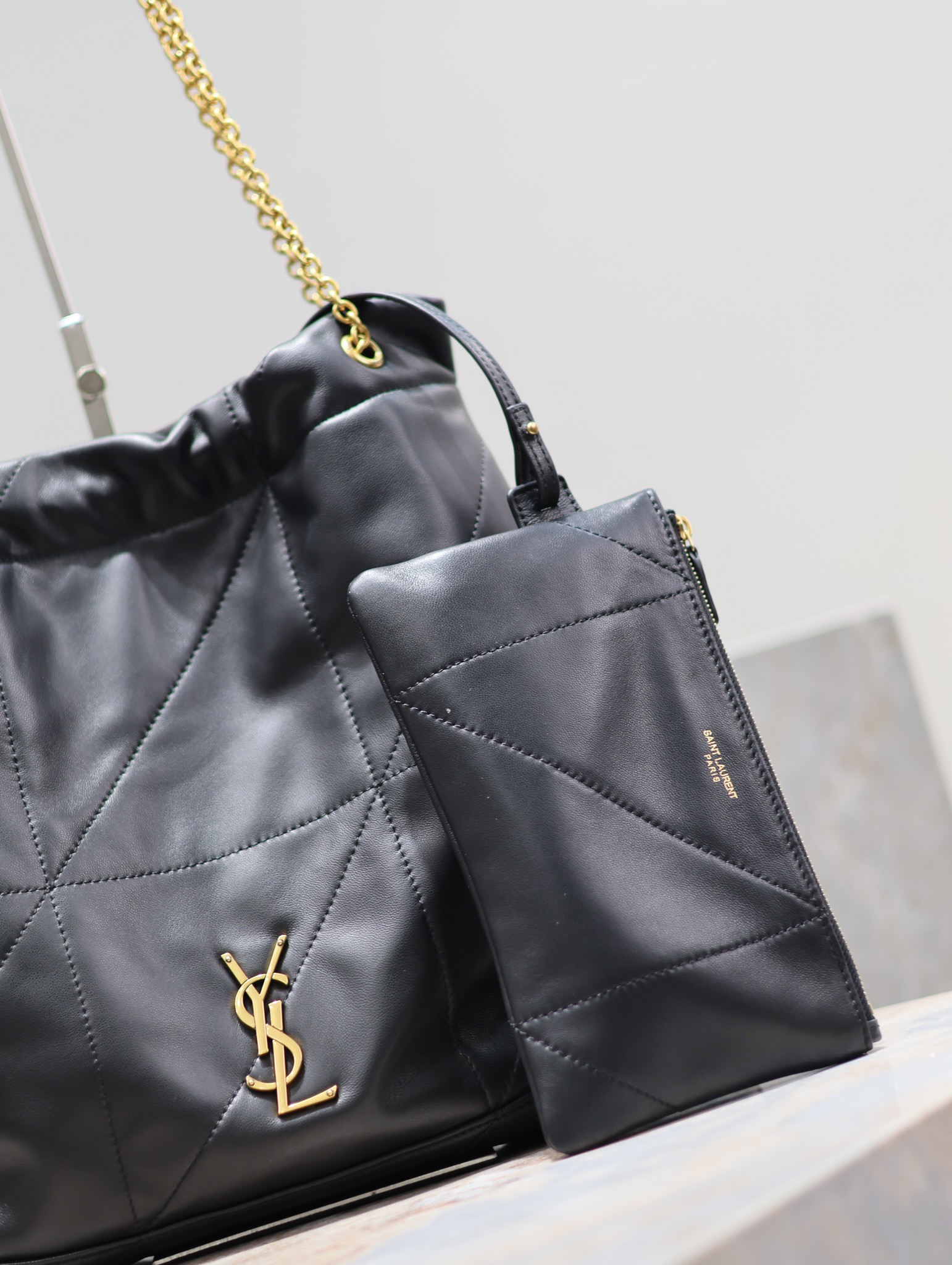 Yves Saint Laurent POCHON Handbag 781666
